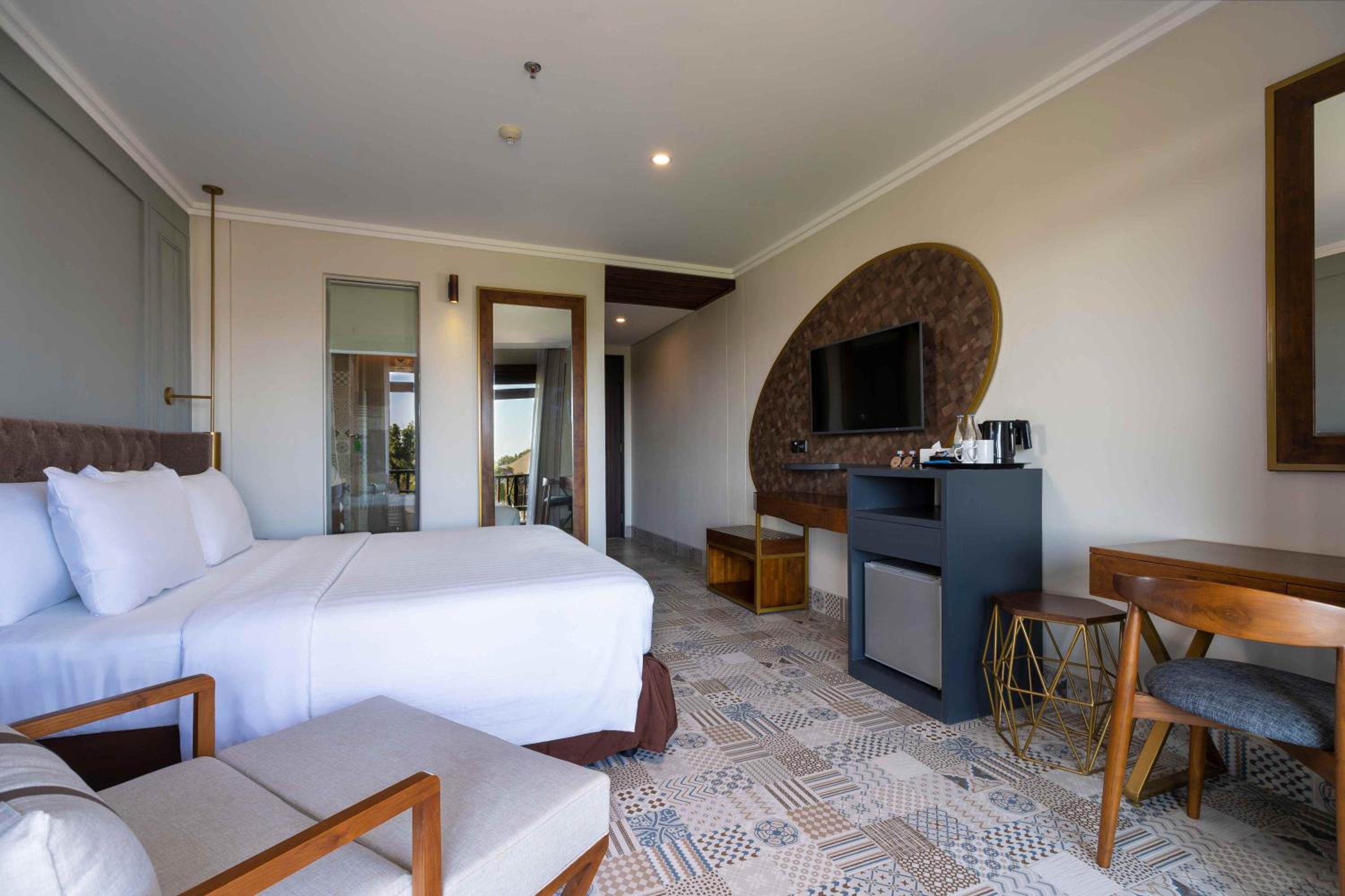 Suite with Garden View