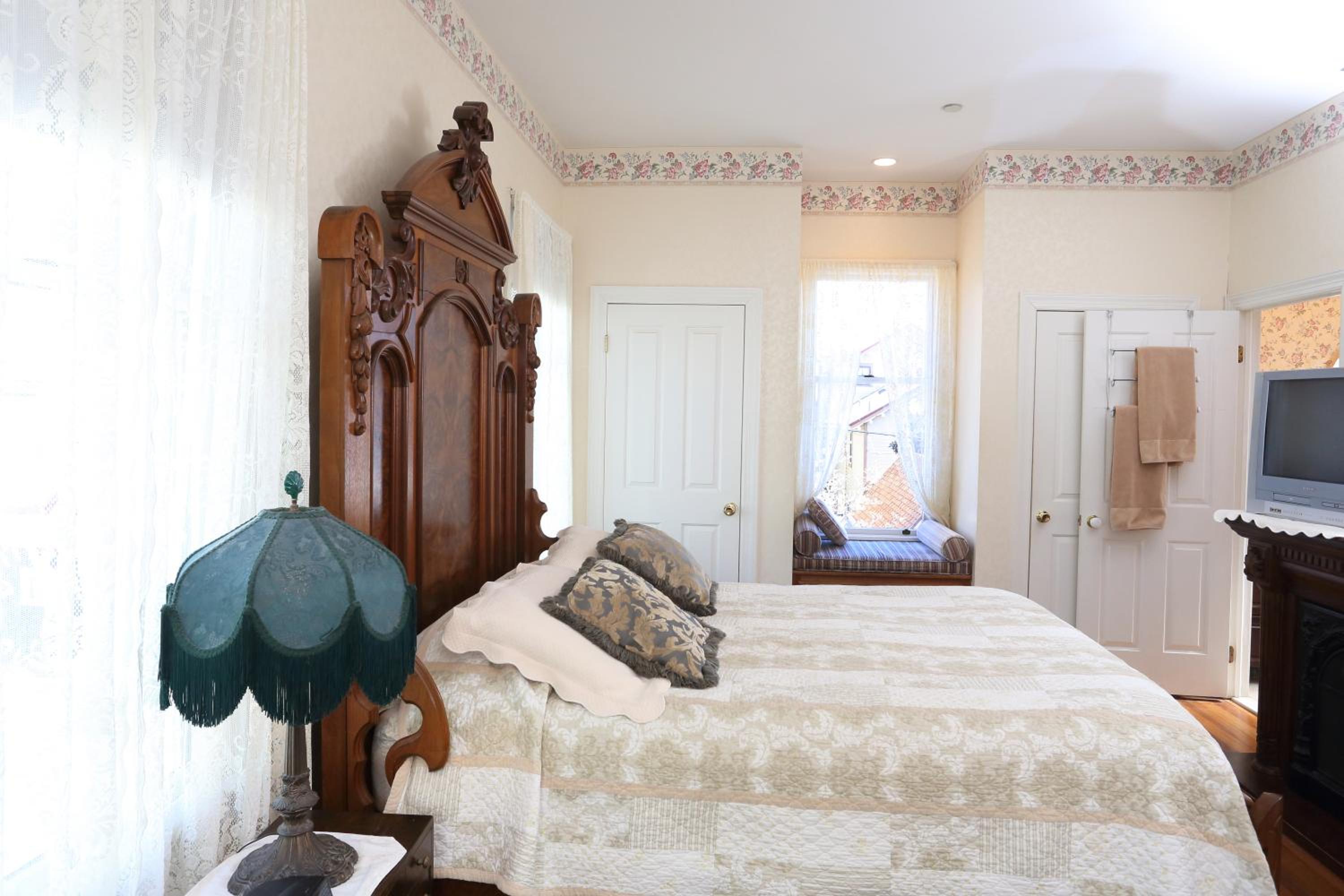 Suite with Spa Bath photo 1