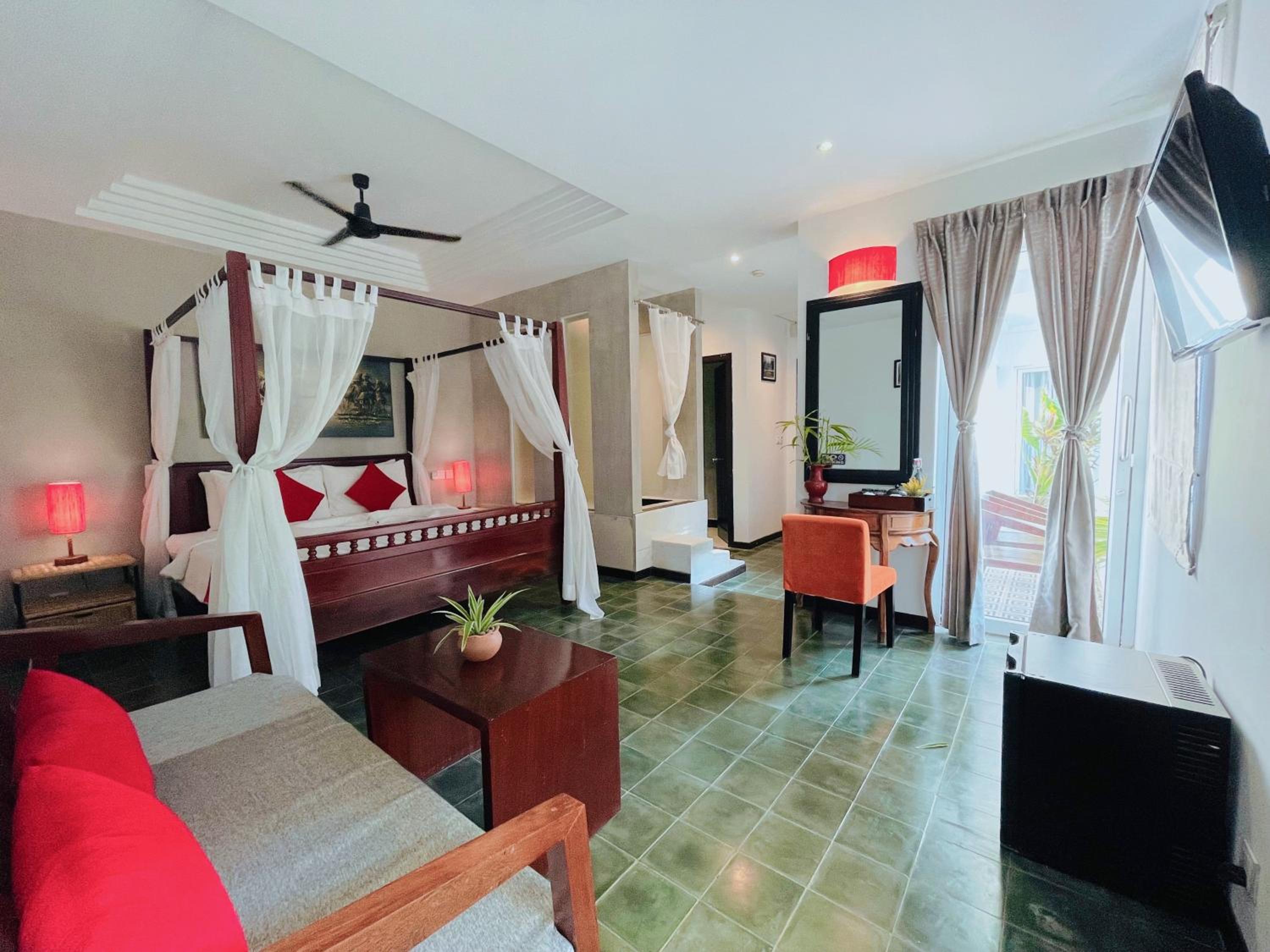 Honeymoon Suite With Balcony Pool View - Free Pick Up - Photo 11