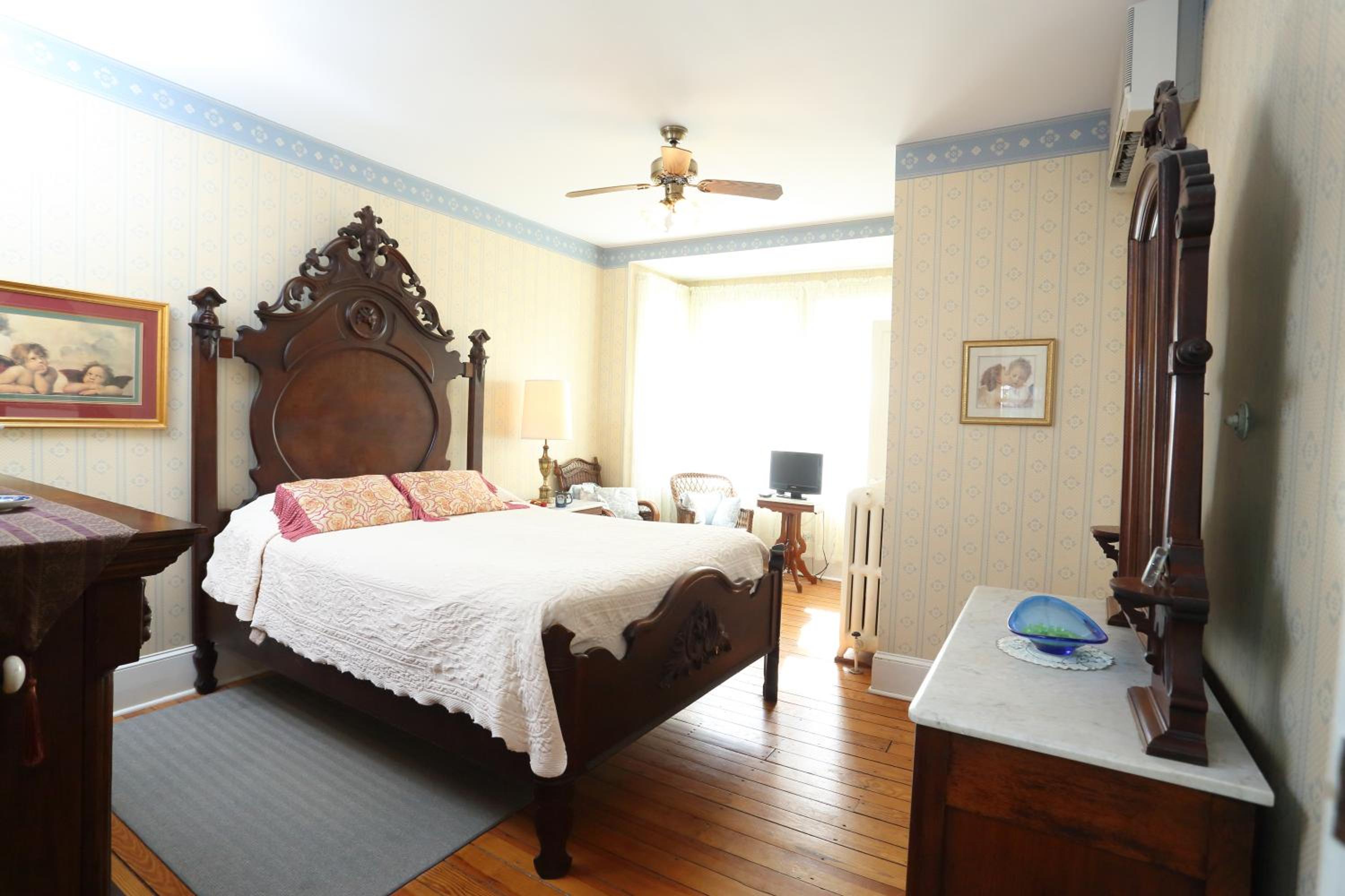 Premier Queen Room with Fireplace   photo 1