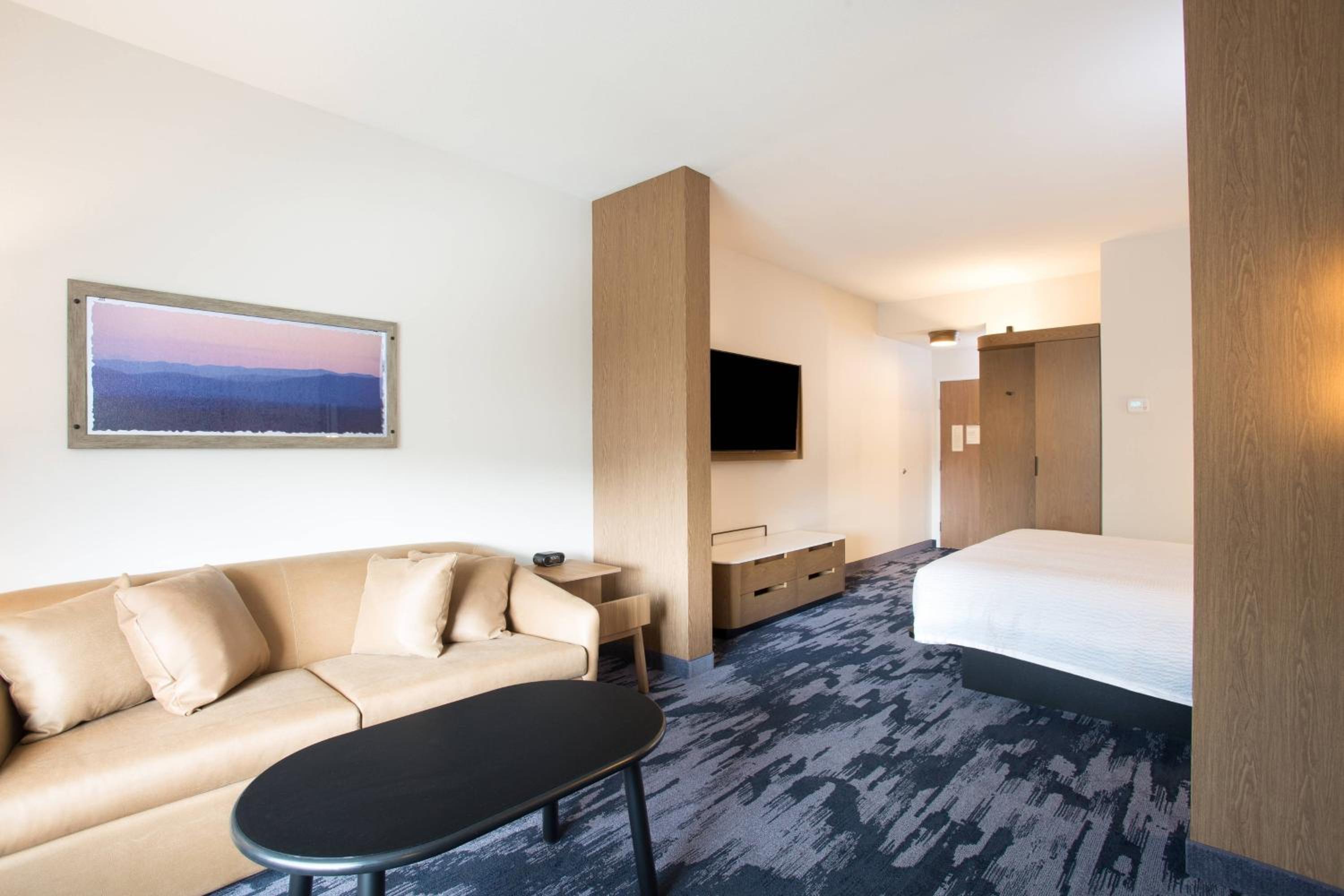 King Suite with Sofa Bed - Hearing Accessible