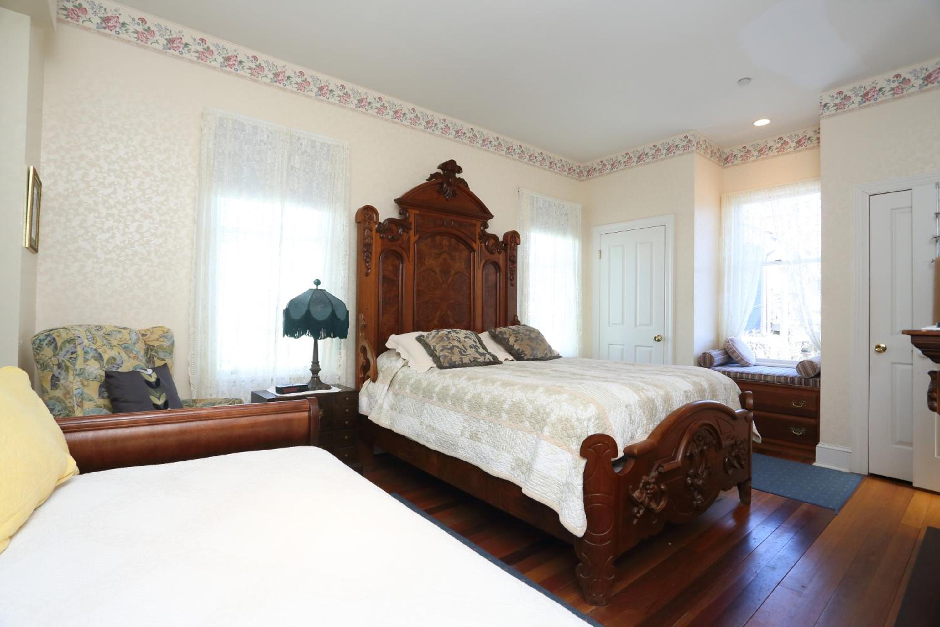 Suite with Spa Bath photo 2