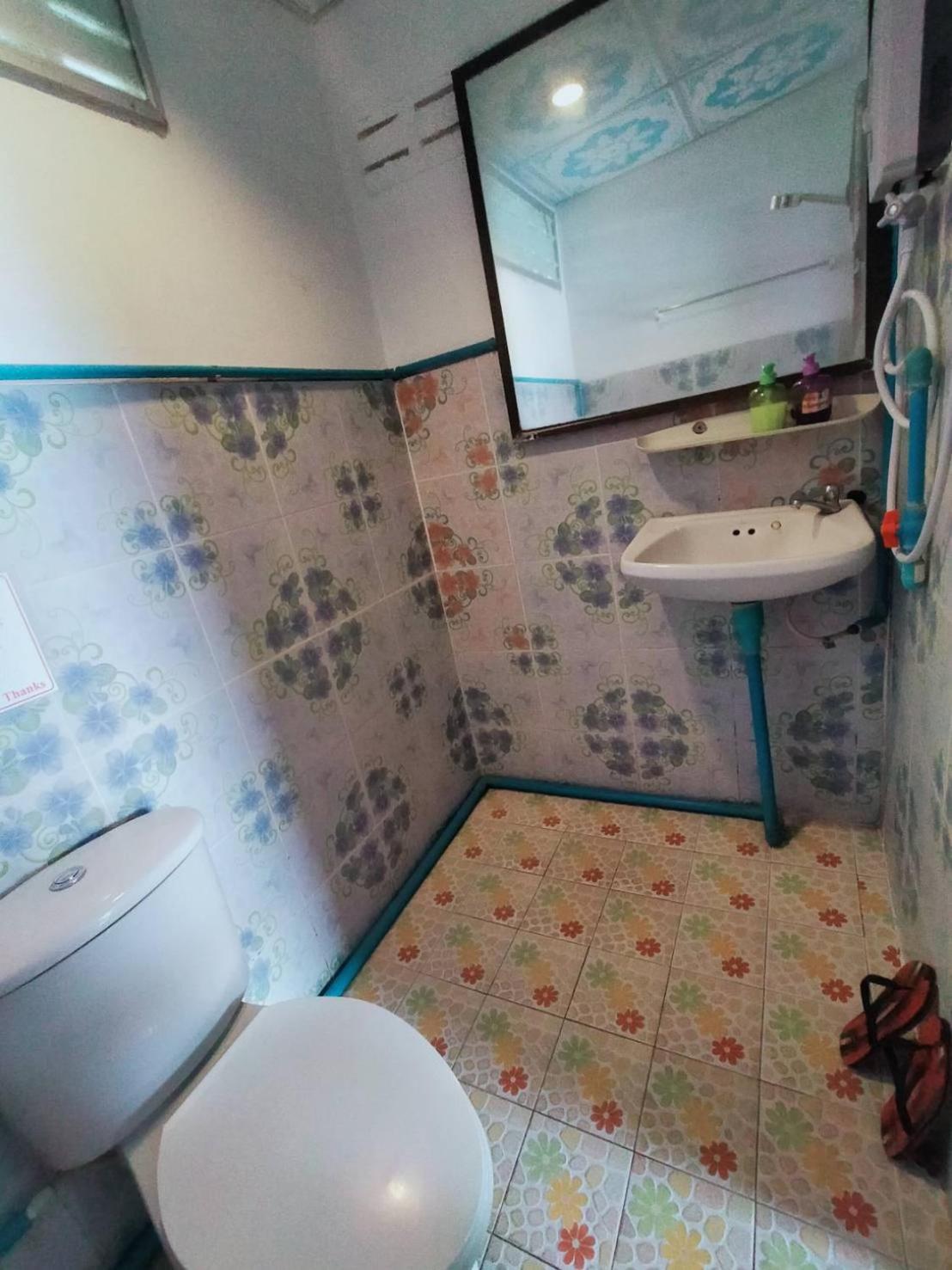 King Room with Private Bathroom - Photo 27
