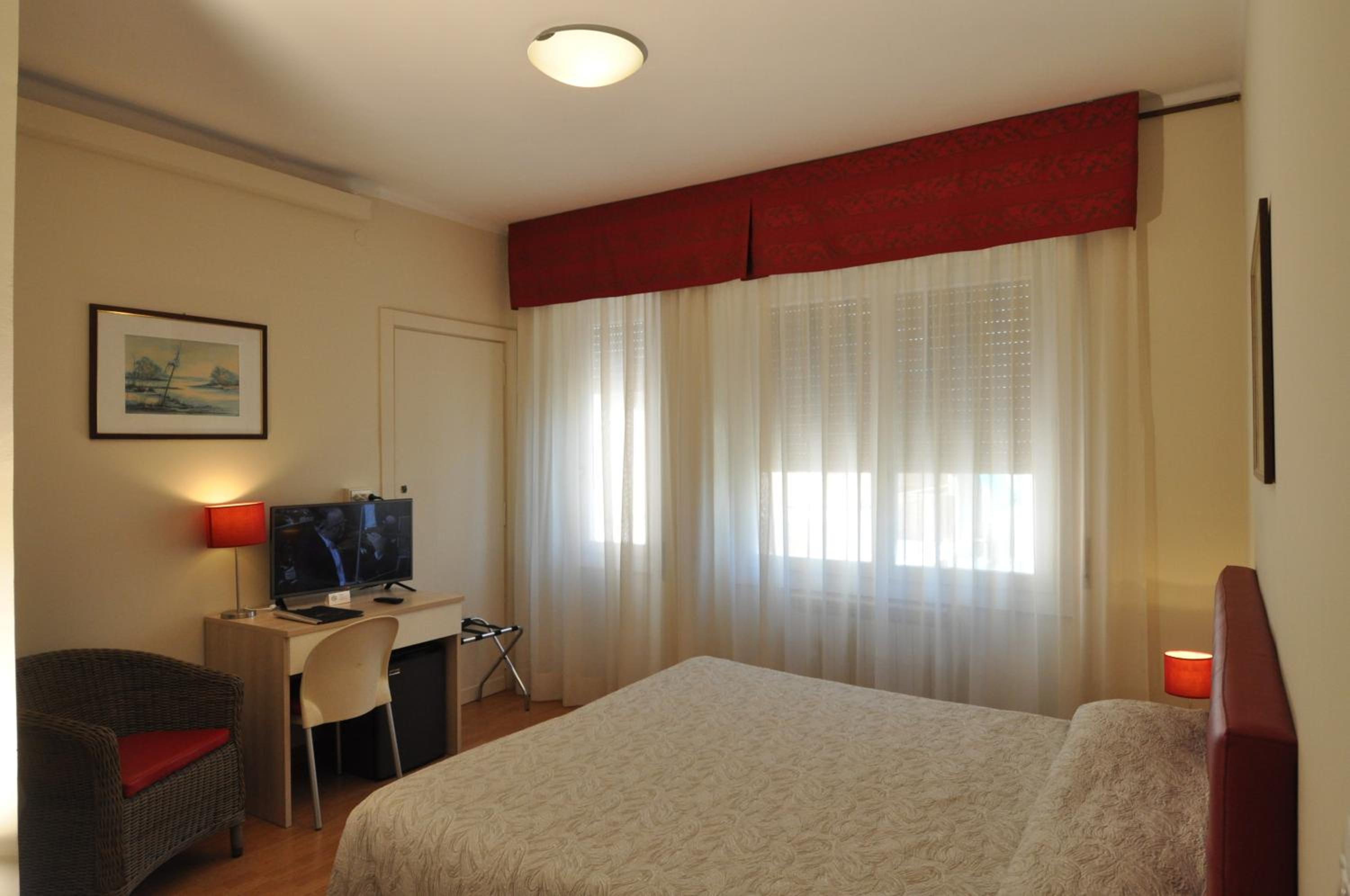 Twin or Double Room - Photo 2