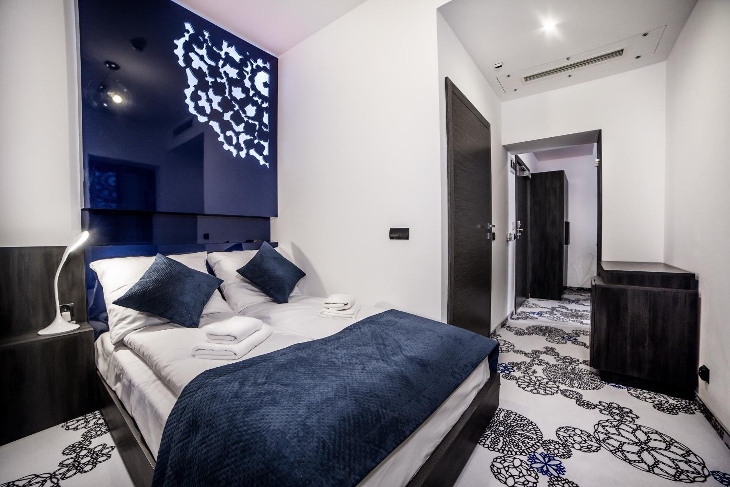 Deluxe Single Room with Balcony photo 3