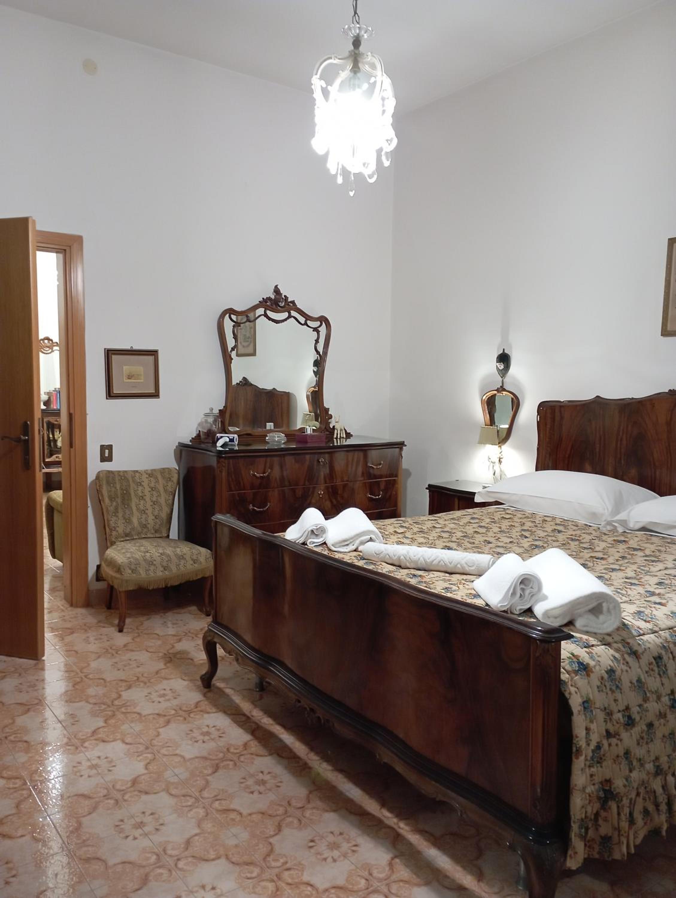 Standard Double Room with Shared Bathroom photo 1