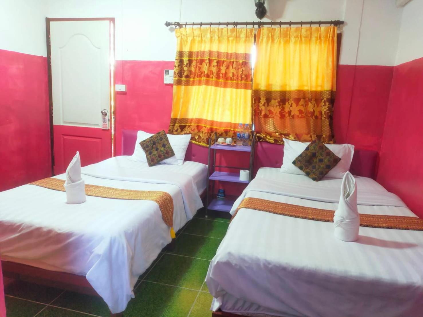 Twin Room with Private Bathroom - Photo 9