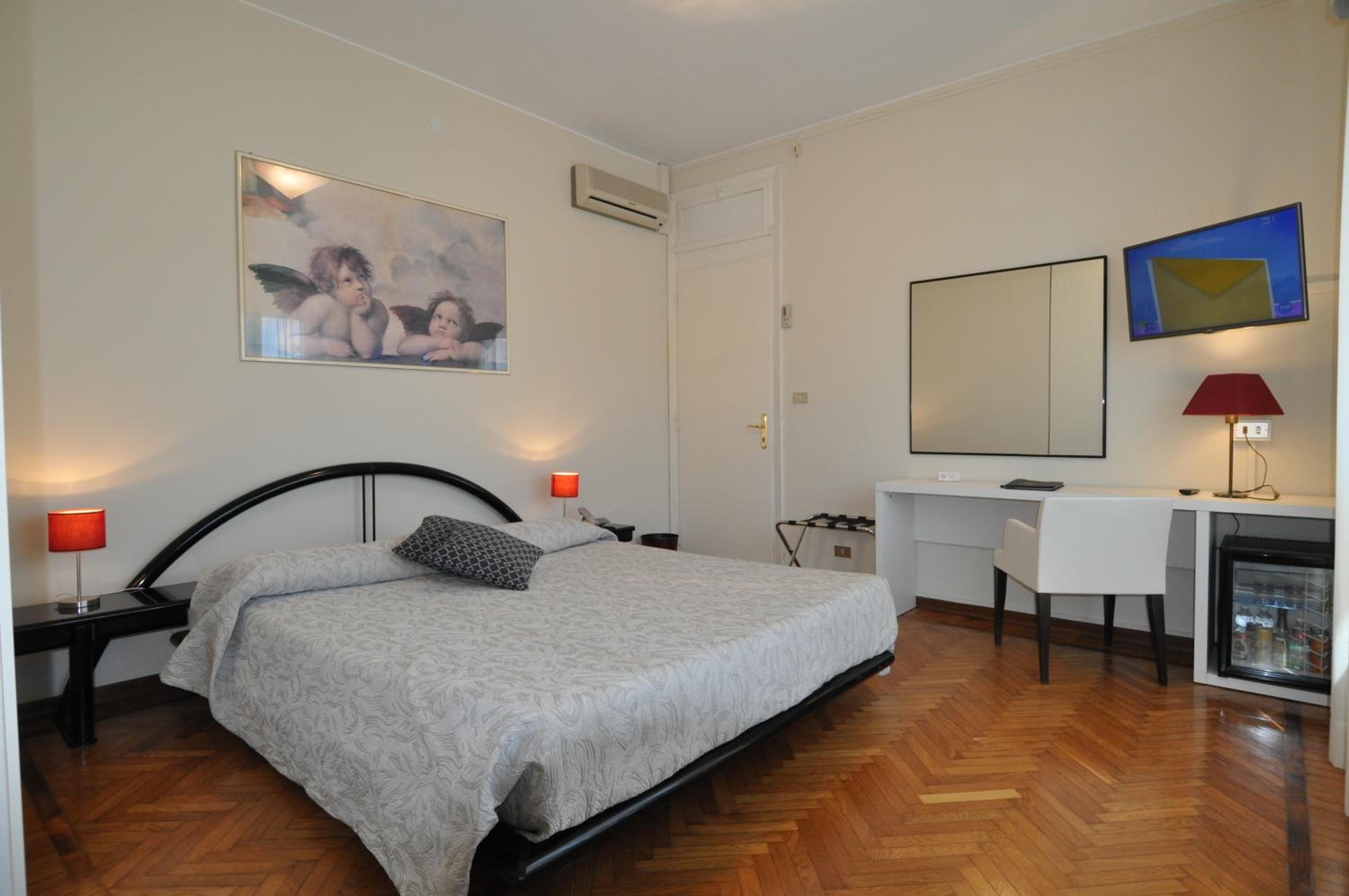 Twin or Double Room - Photo 1