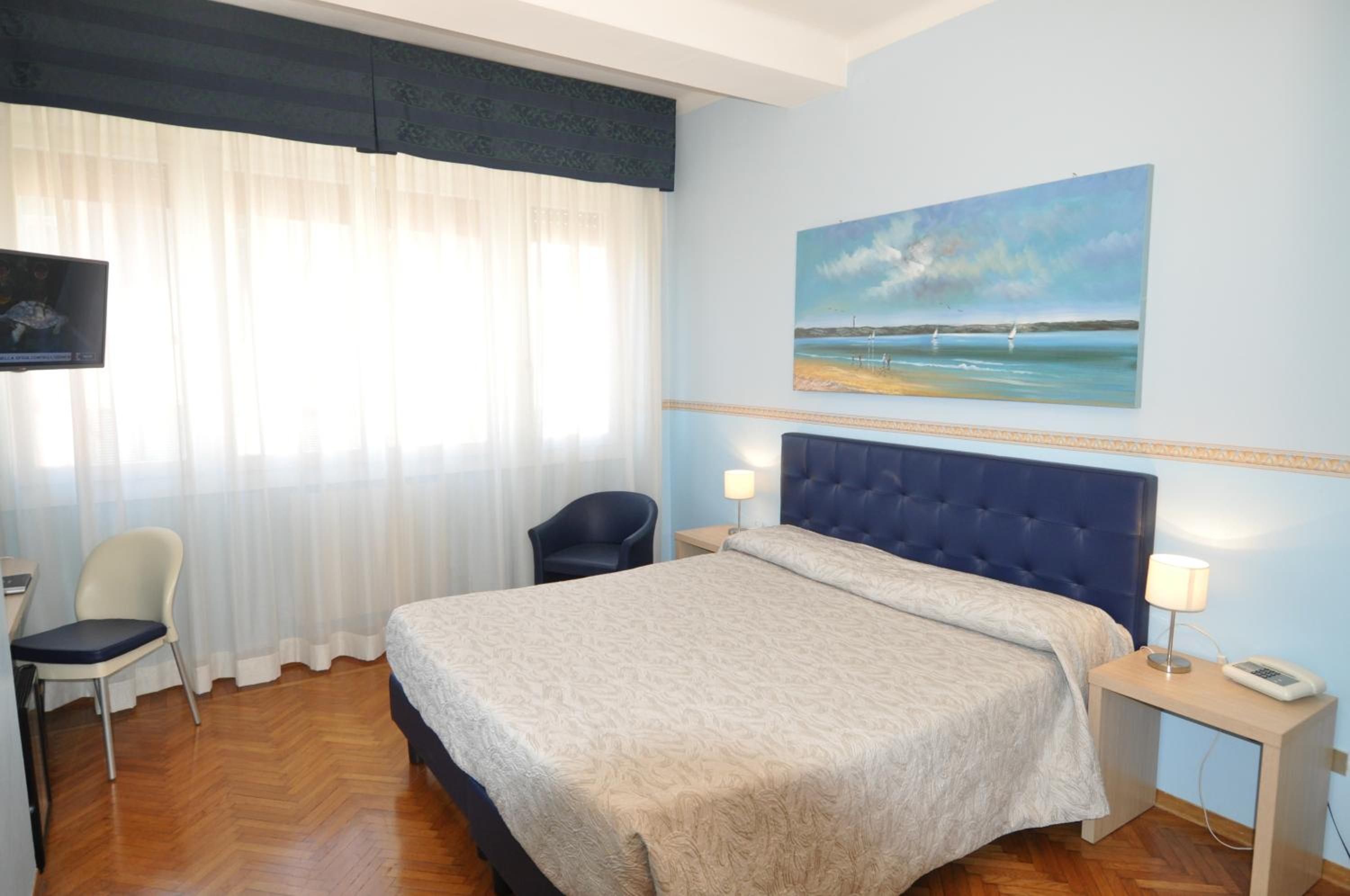 Twin or Double Room - Photo 3