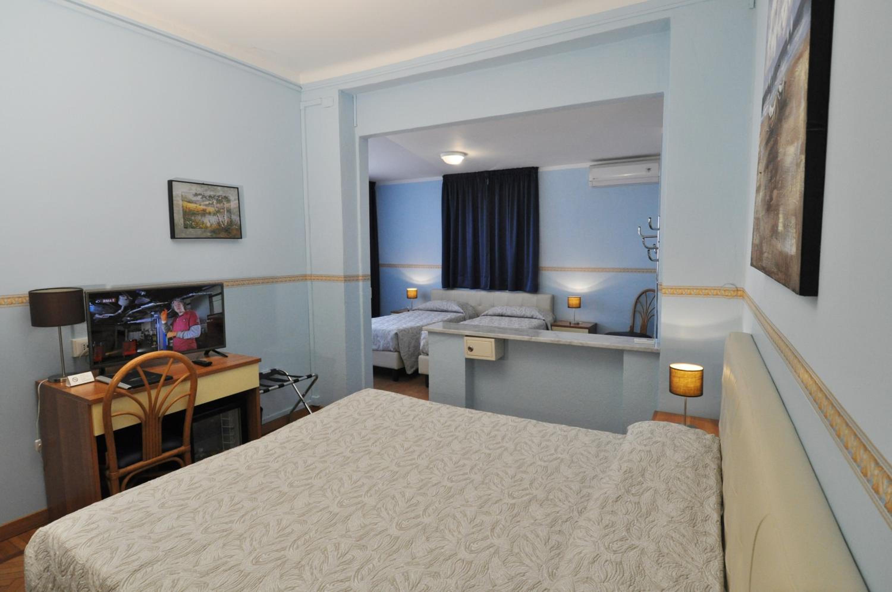 Quadruple Room - Photo 1