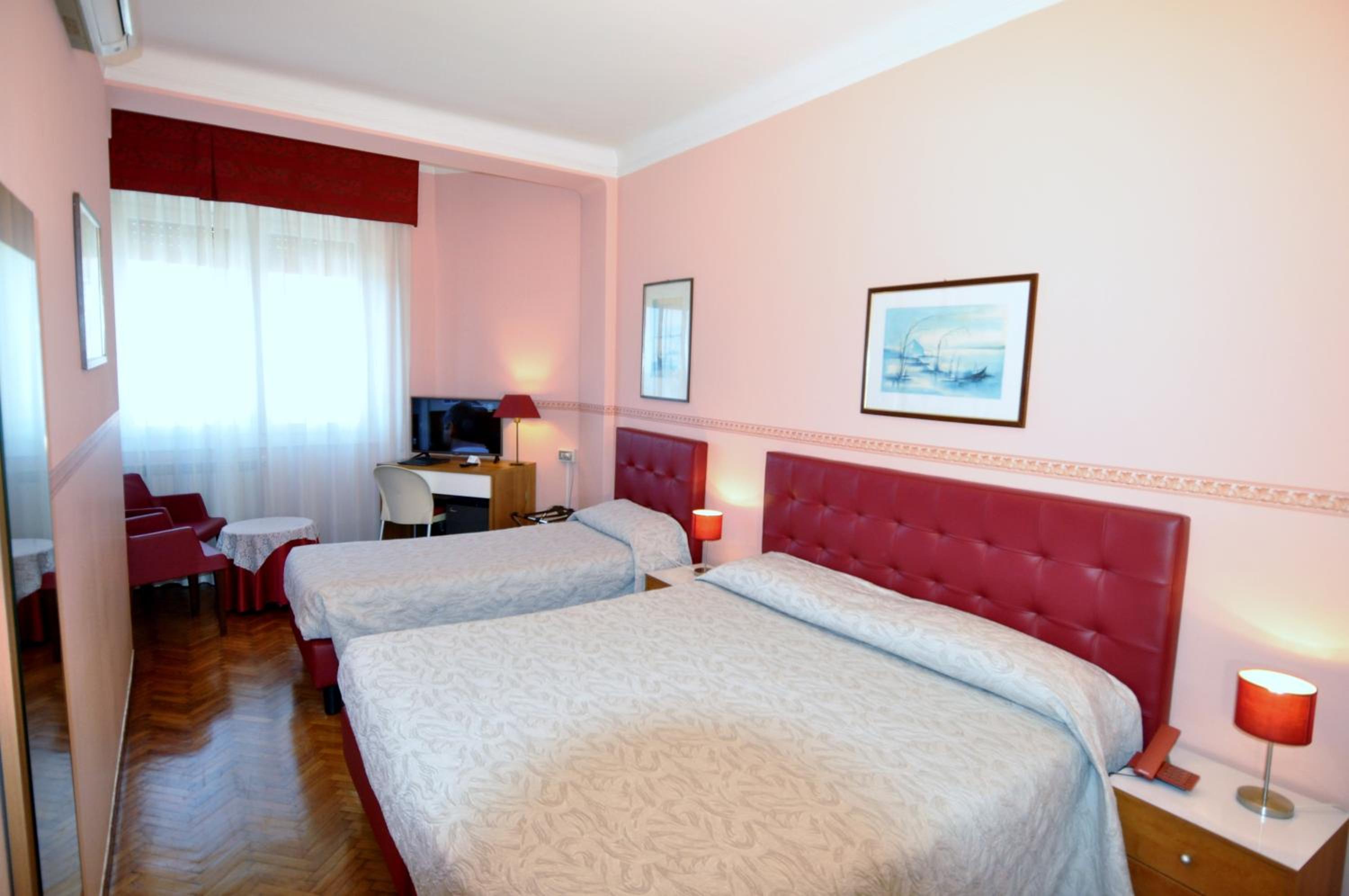 Triple Room - Photo 1