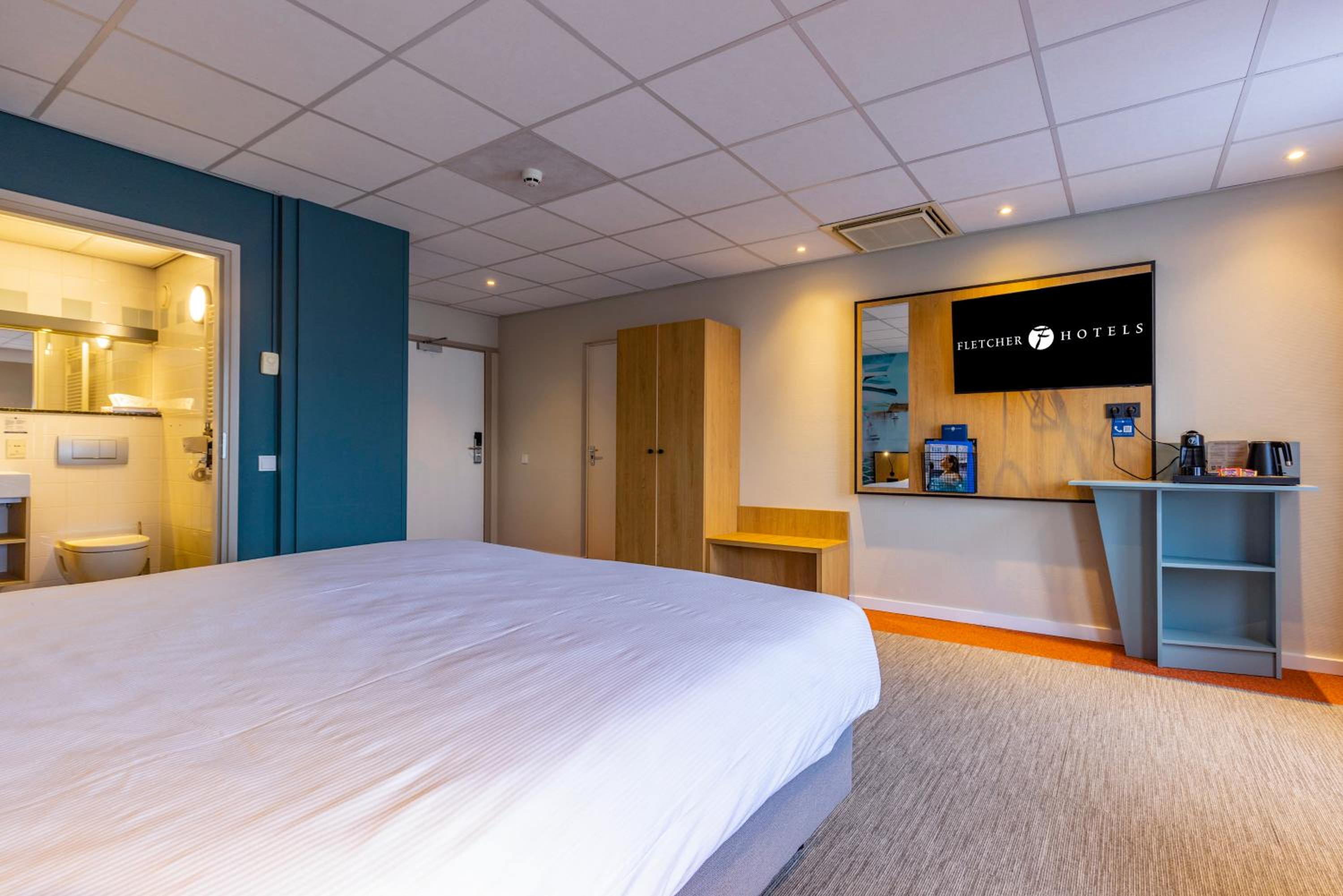 Deluxe Double Room with Balcony photo 2