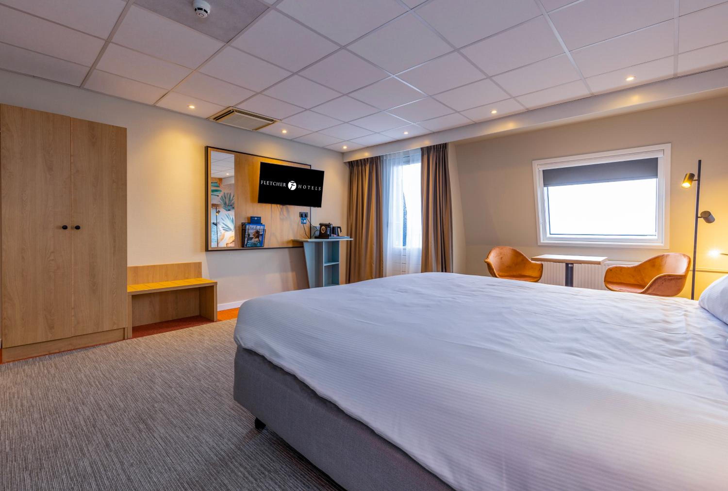 Comfort Room with French Balcony and View - Photo 2