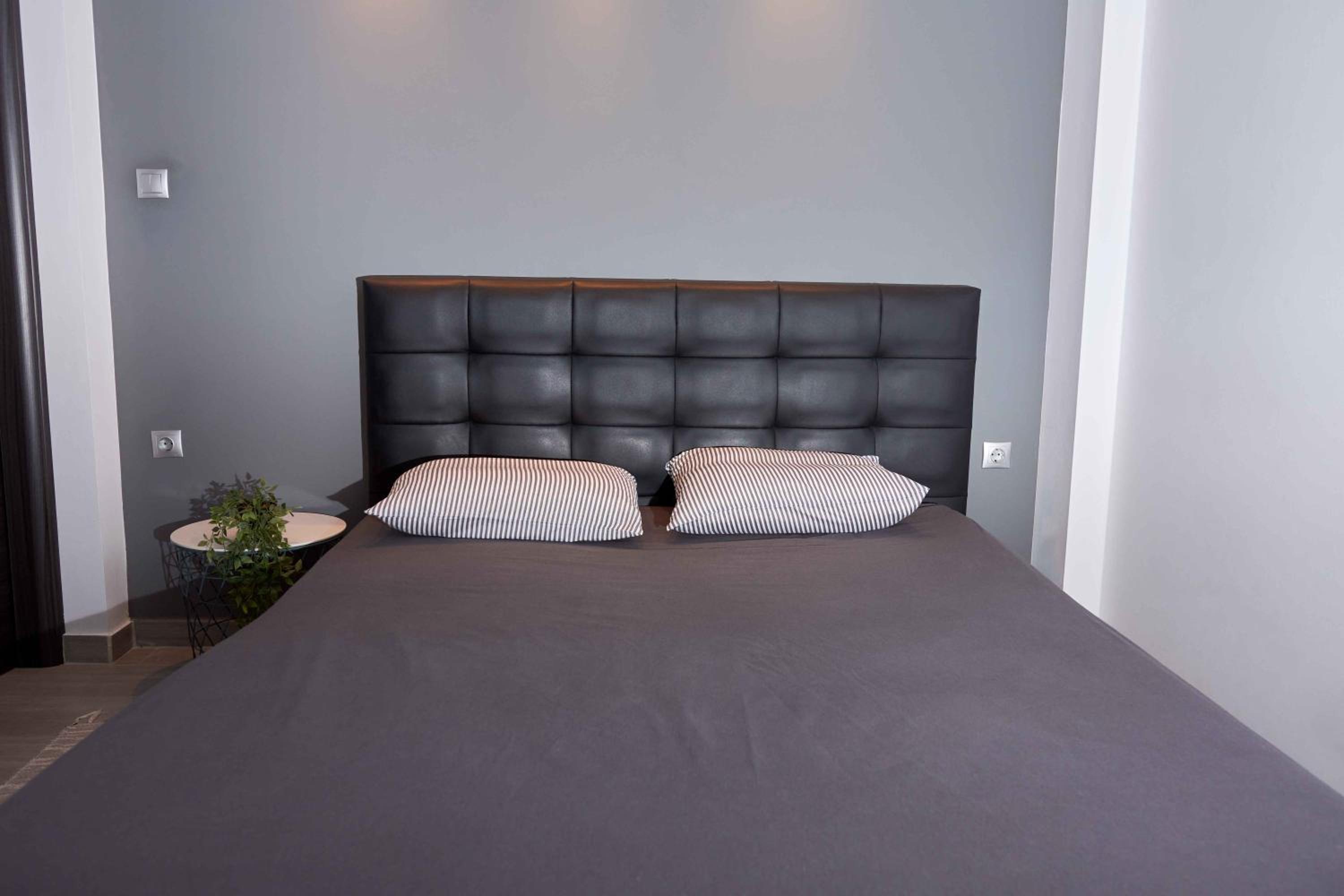 One-Bedroom Apartment - Photo 5