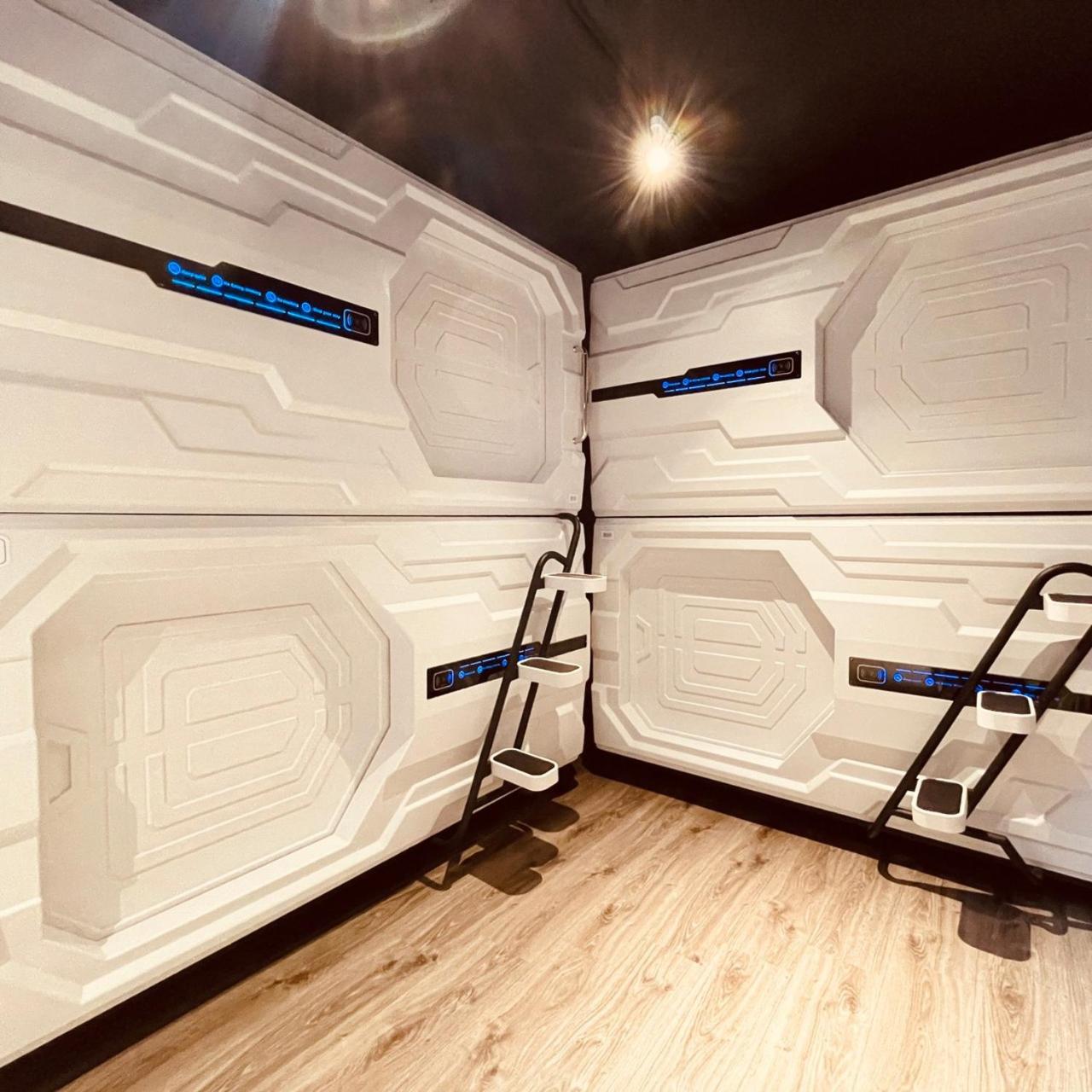Bed in 8-Bed Mixed Dormitory Room photo 2
