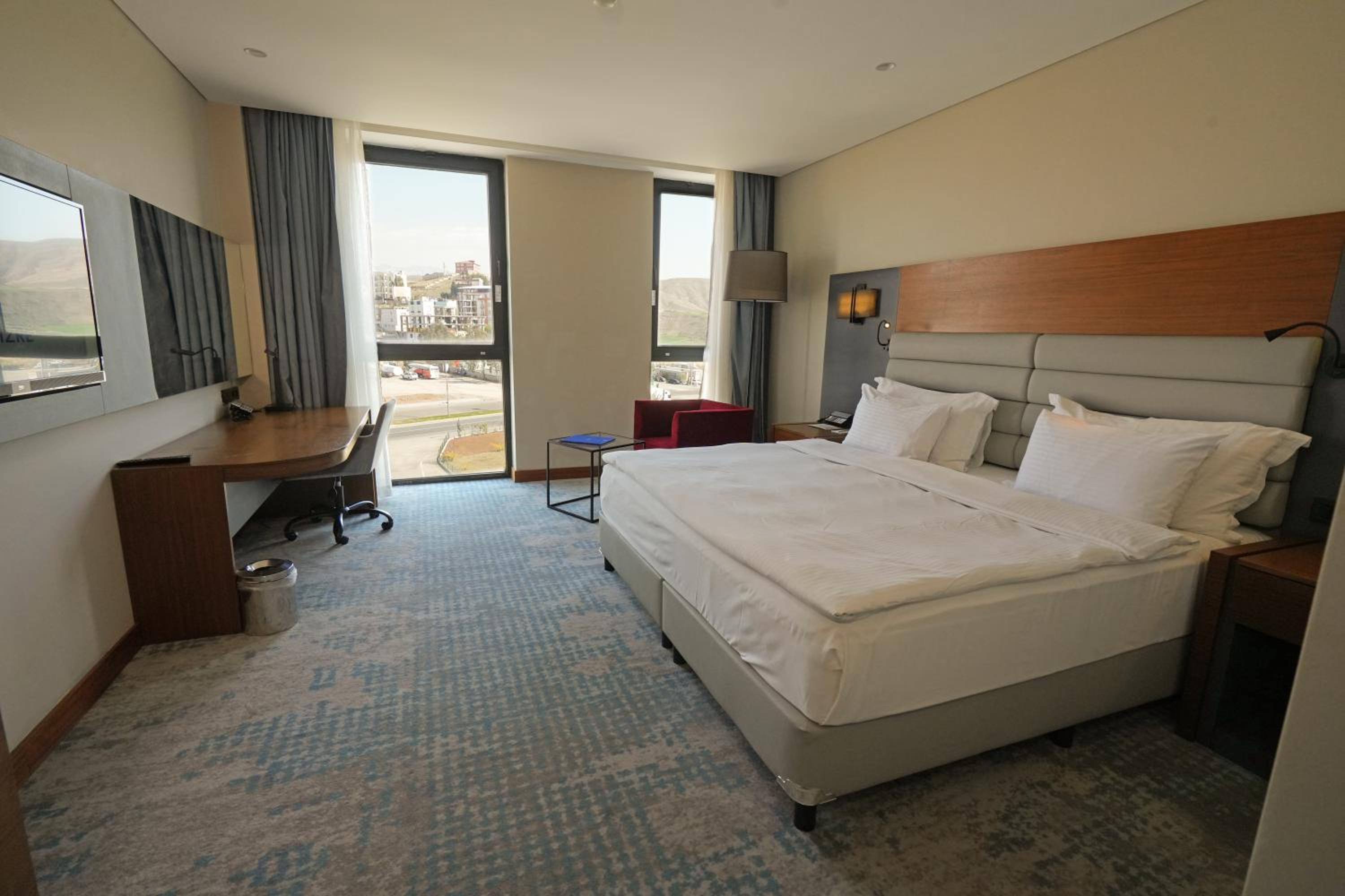 Superior Twin Room with City View photo 3