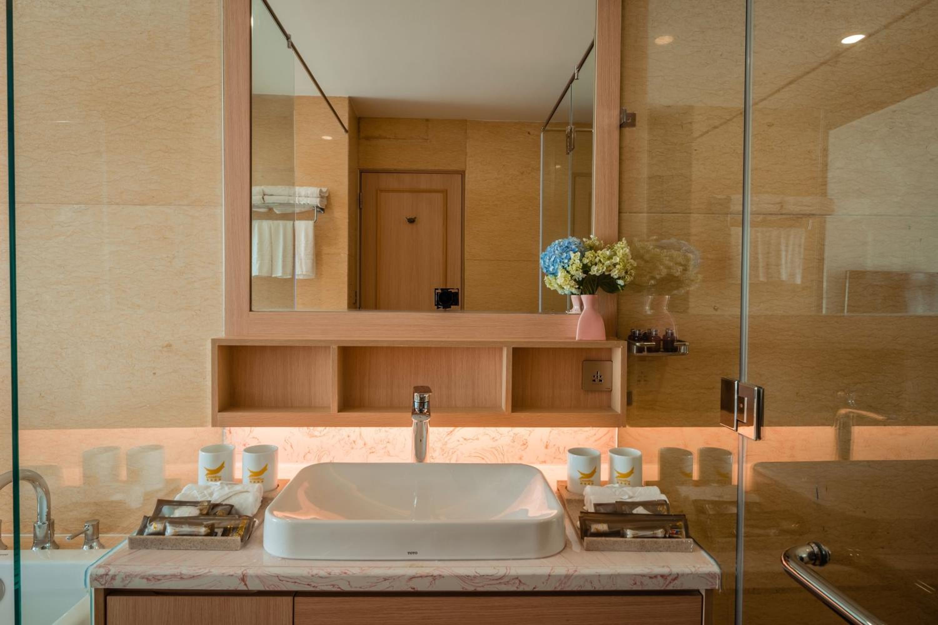 Grand Ocean Legacy Suite - Photo 9