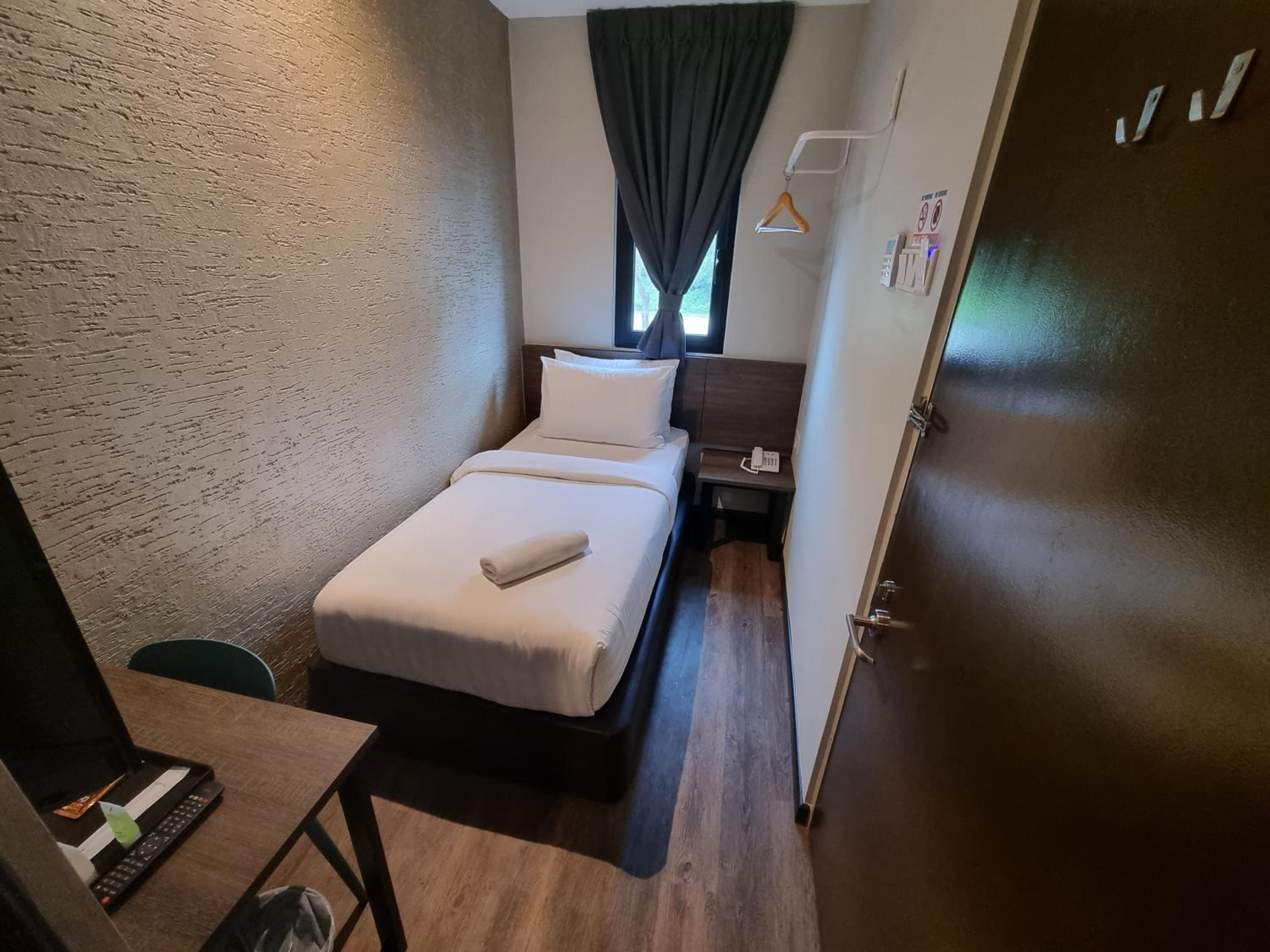 Single Room with Window