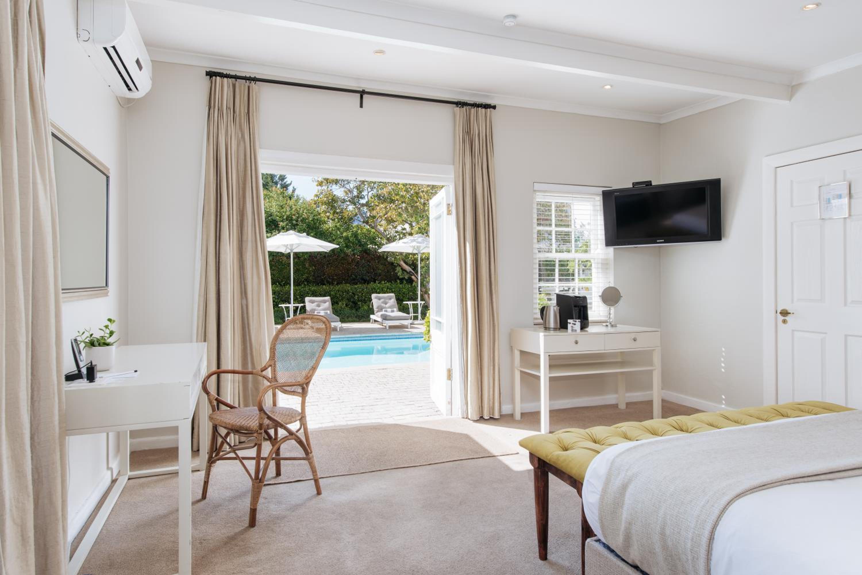 Superior Room - Photo 11