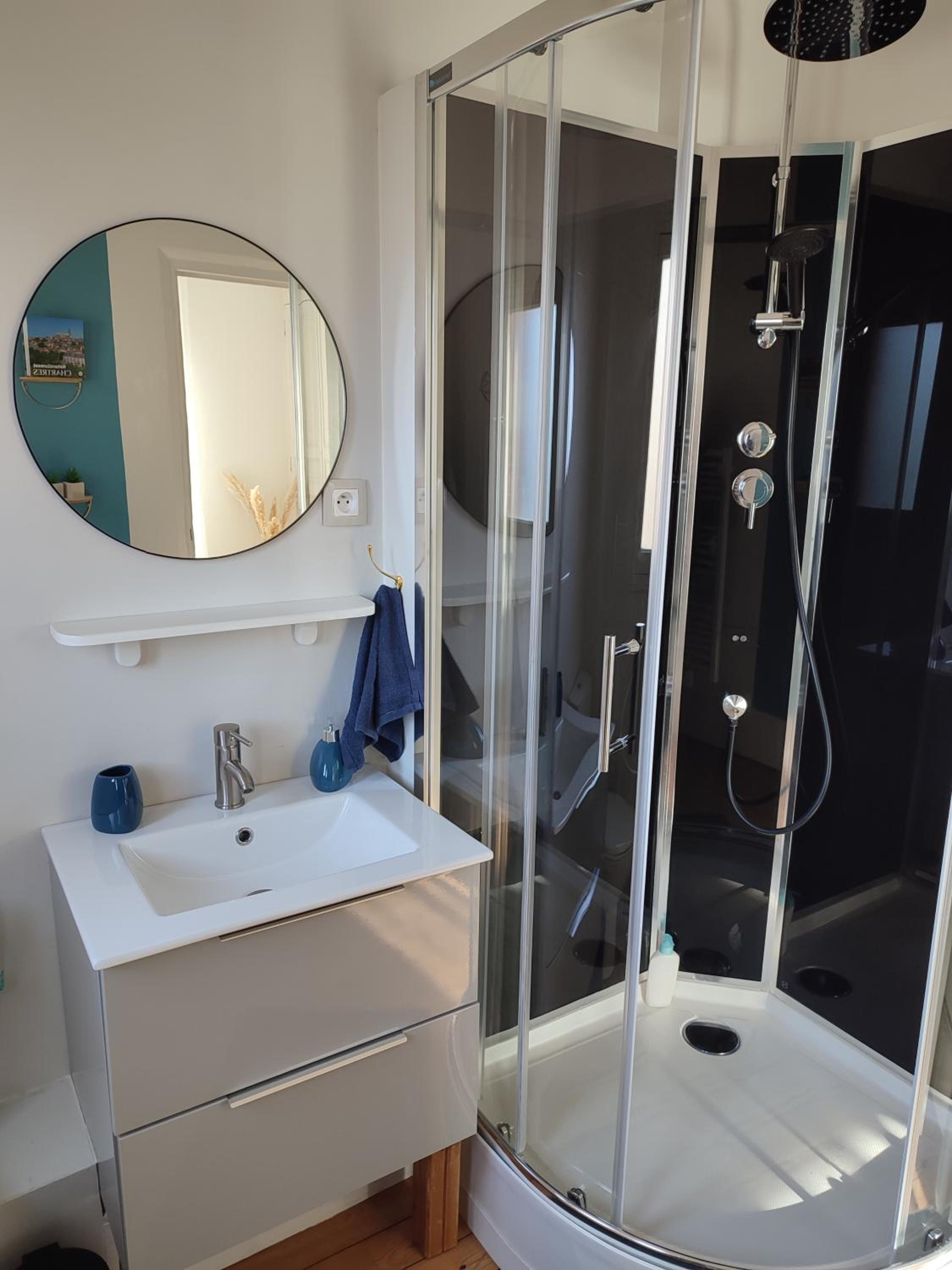 Family Room with Private Bathroom photo 2
