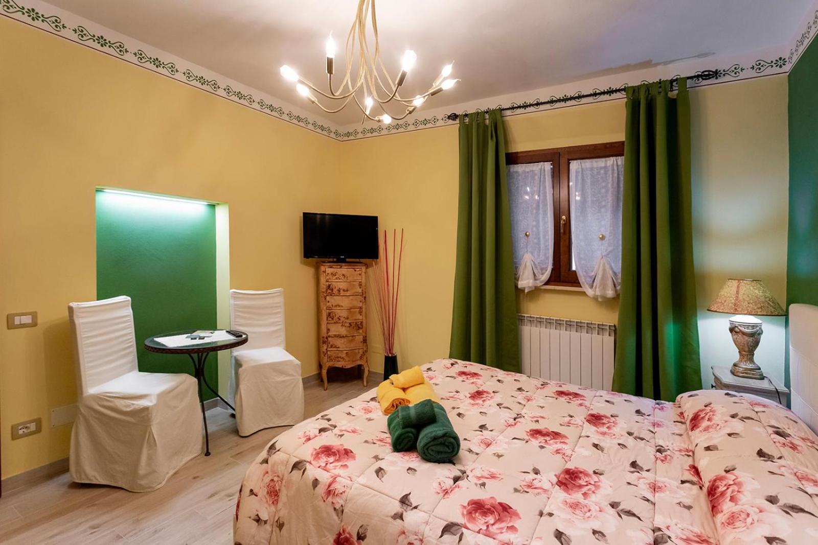 Double Room with Private Bathroom - Photo 1