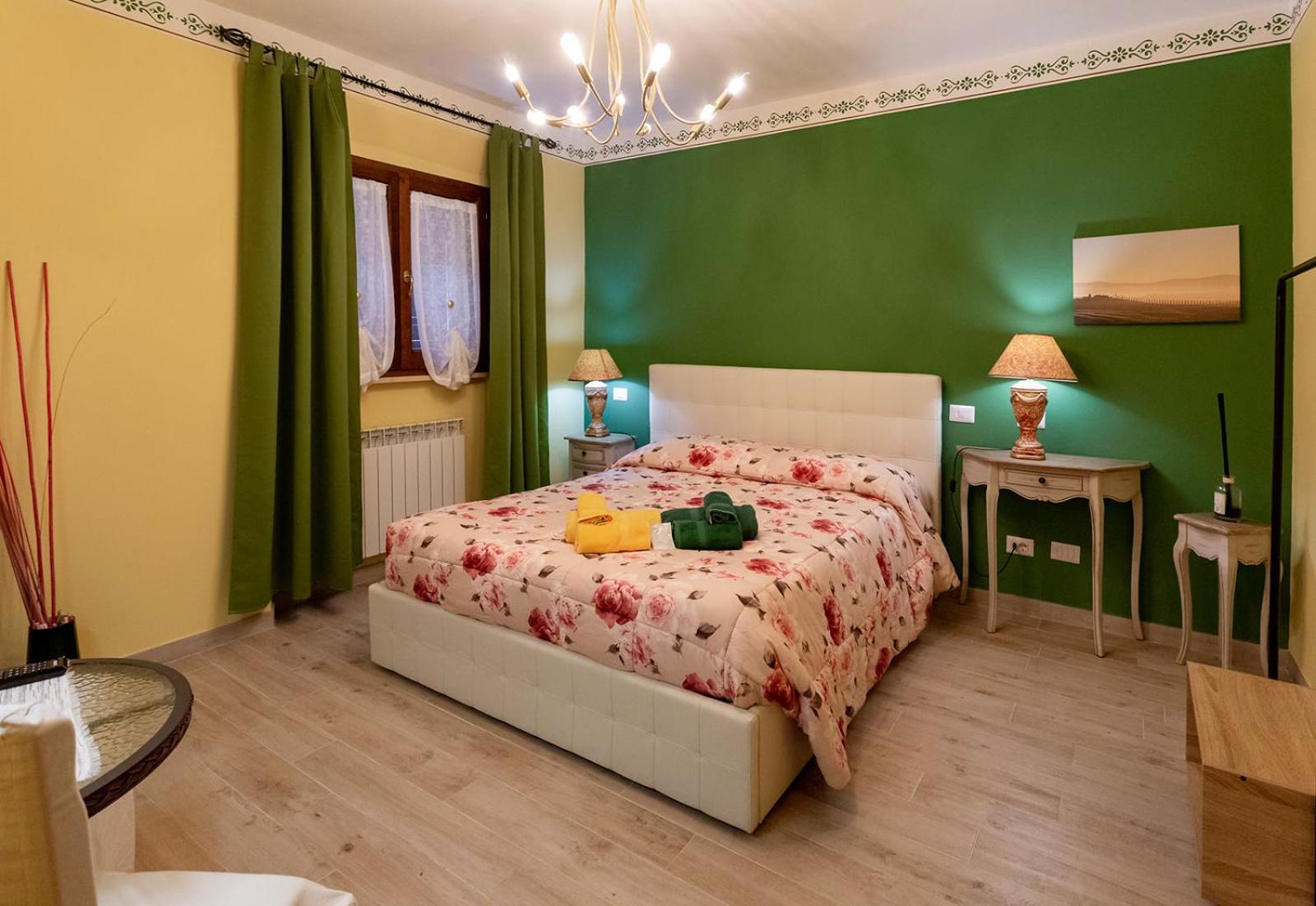 Double Room with Private Bathroom - Photo 2