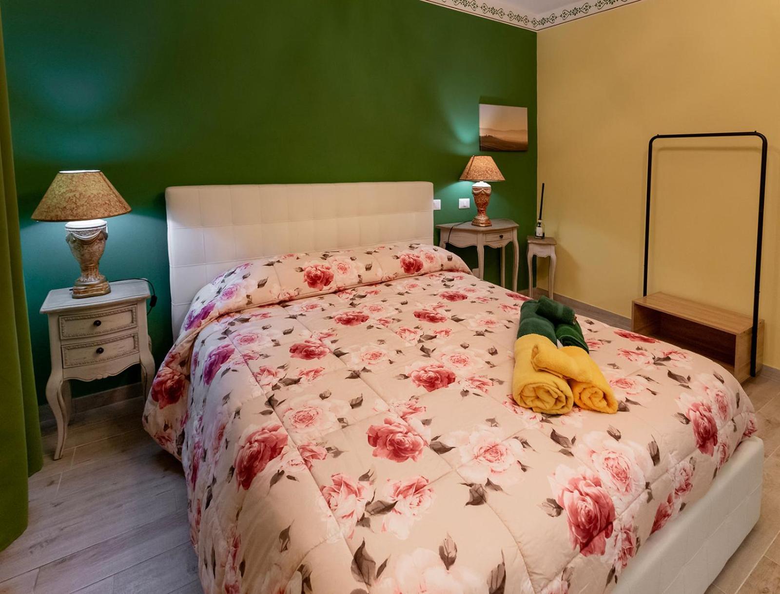 Double Room with Private Bathroom - Photo 8