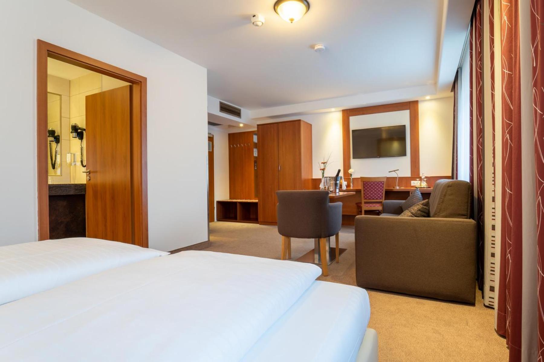 Large Double Room photo 3