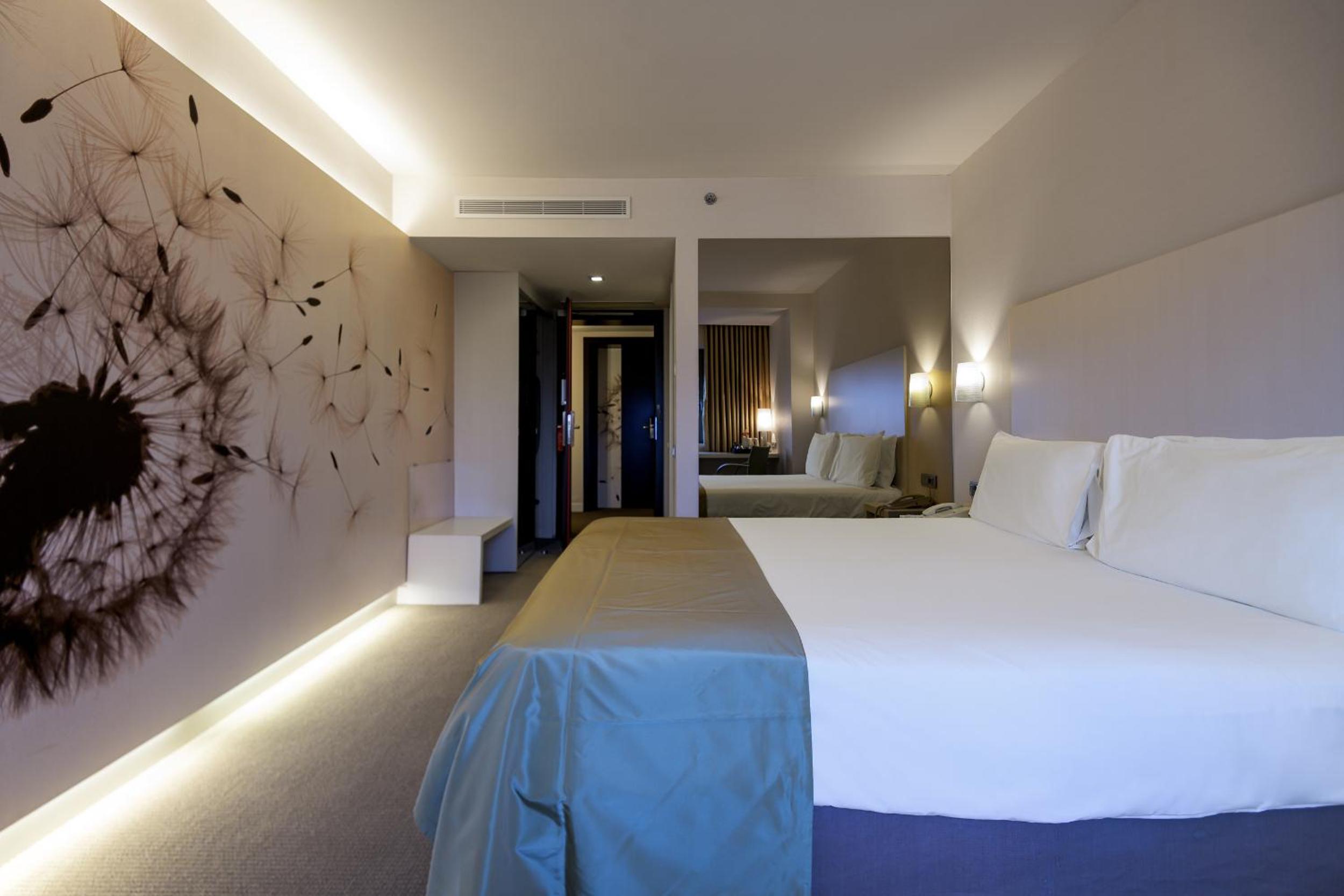 King Room - Non-Smoking - Photo 3