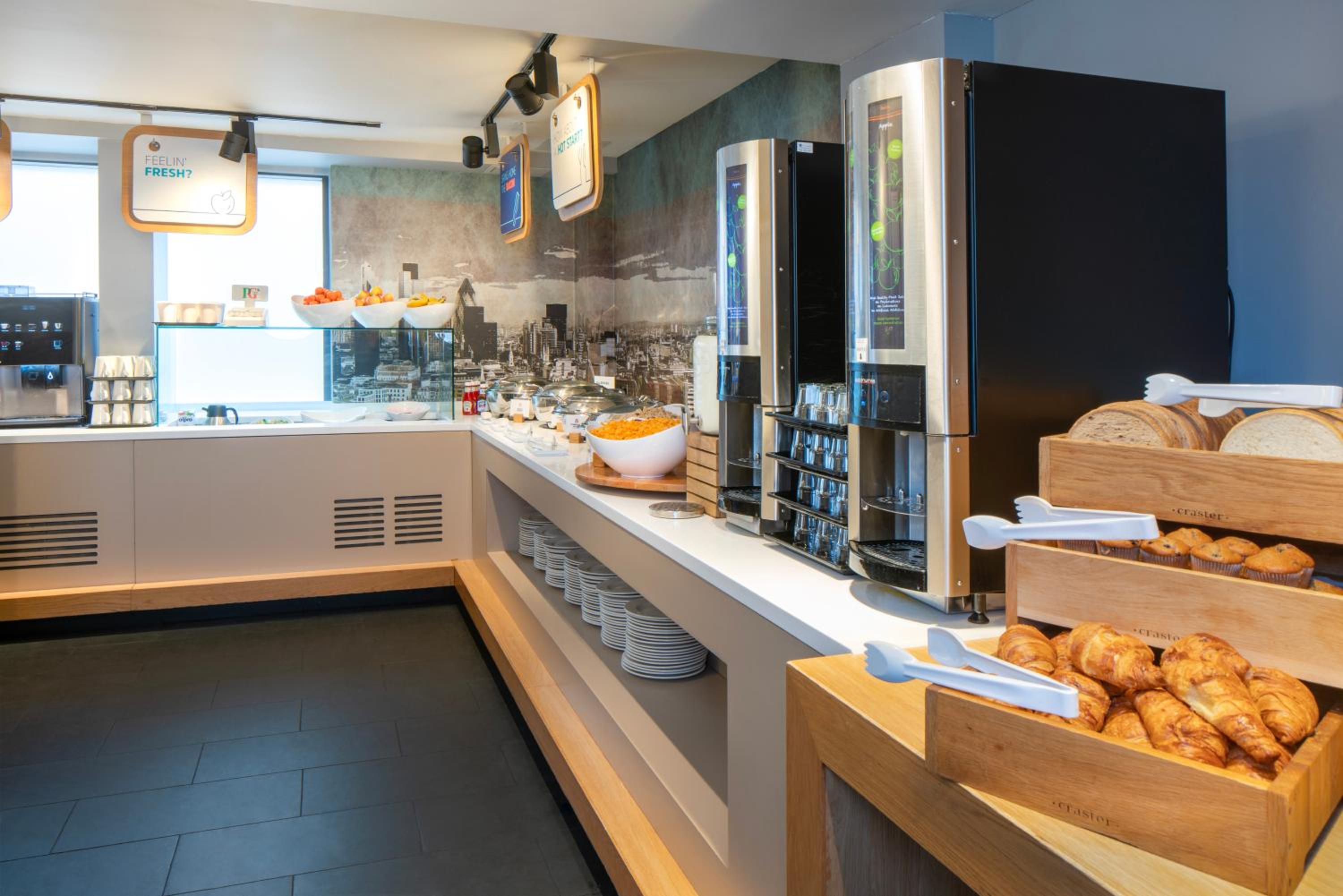 Double Room with Free Hot Breakfast - Accessible photo 3