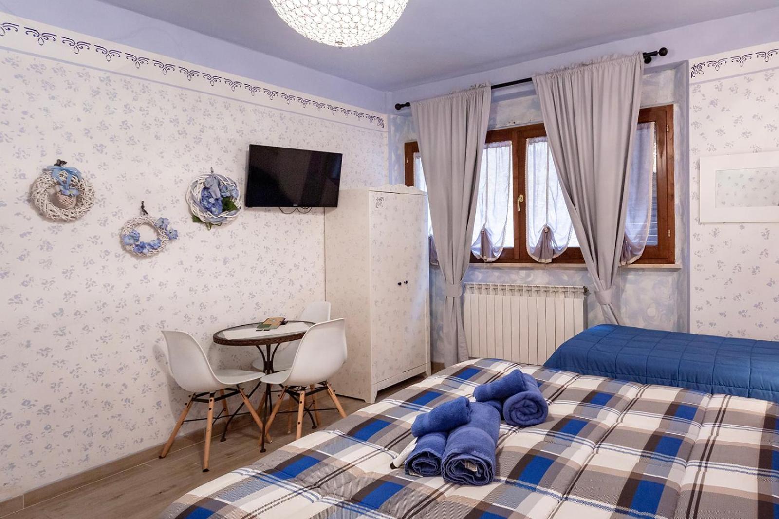 Triple Room with Private Bathroom - Photo 2