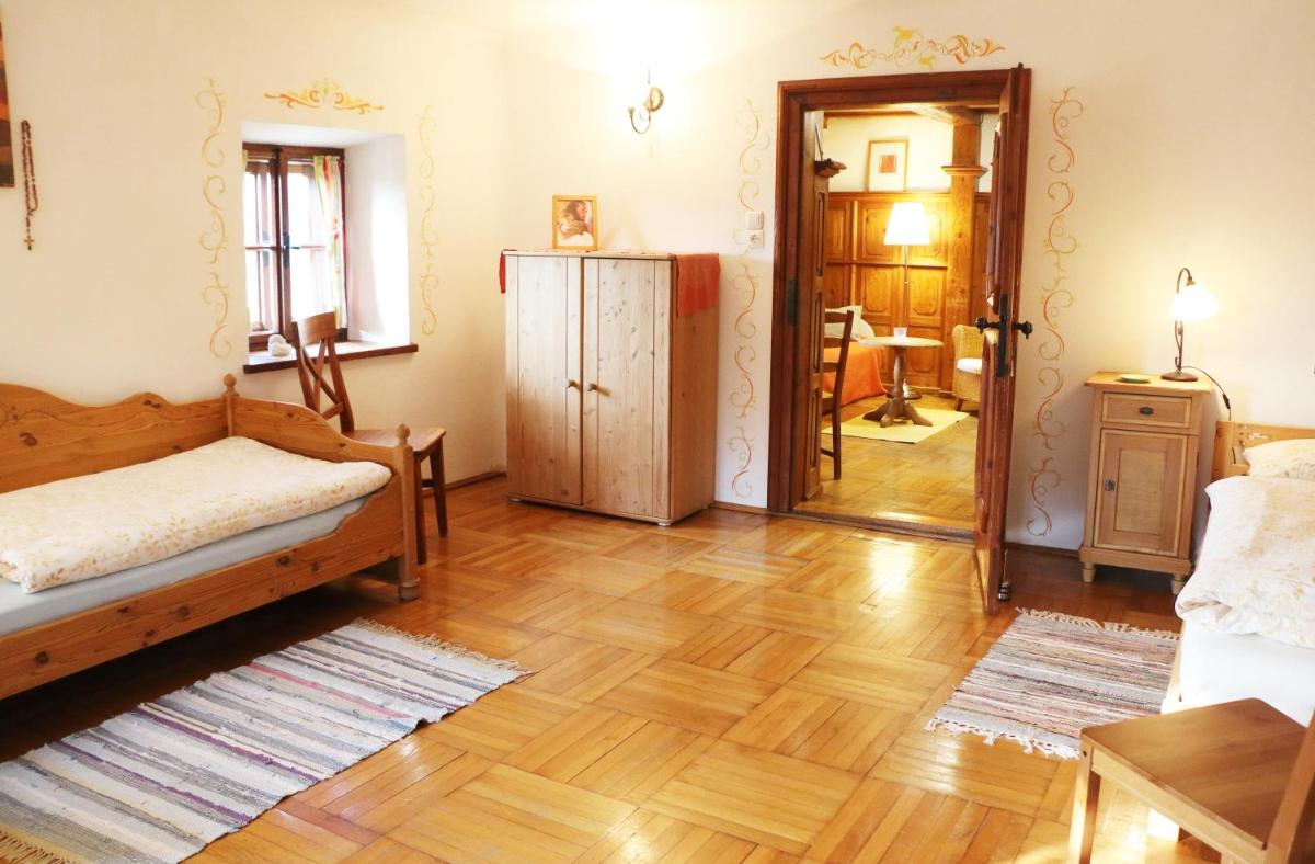 Single Bed in Mixed Dormitory Room