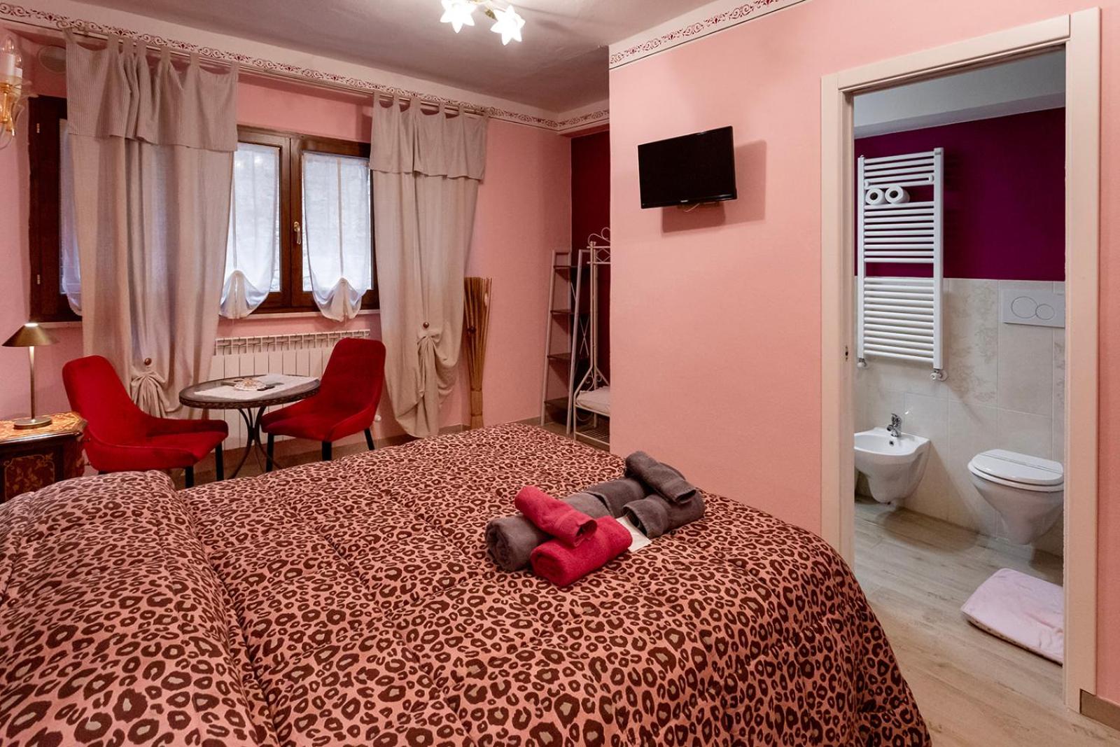 Double Room with Private Bathroom photo 1