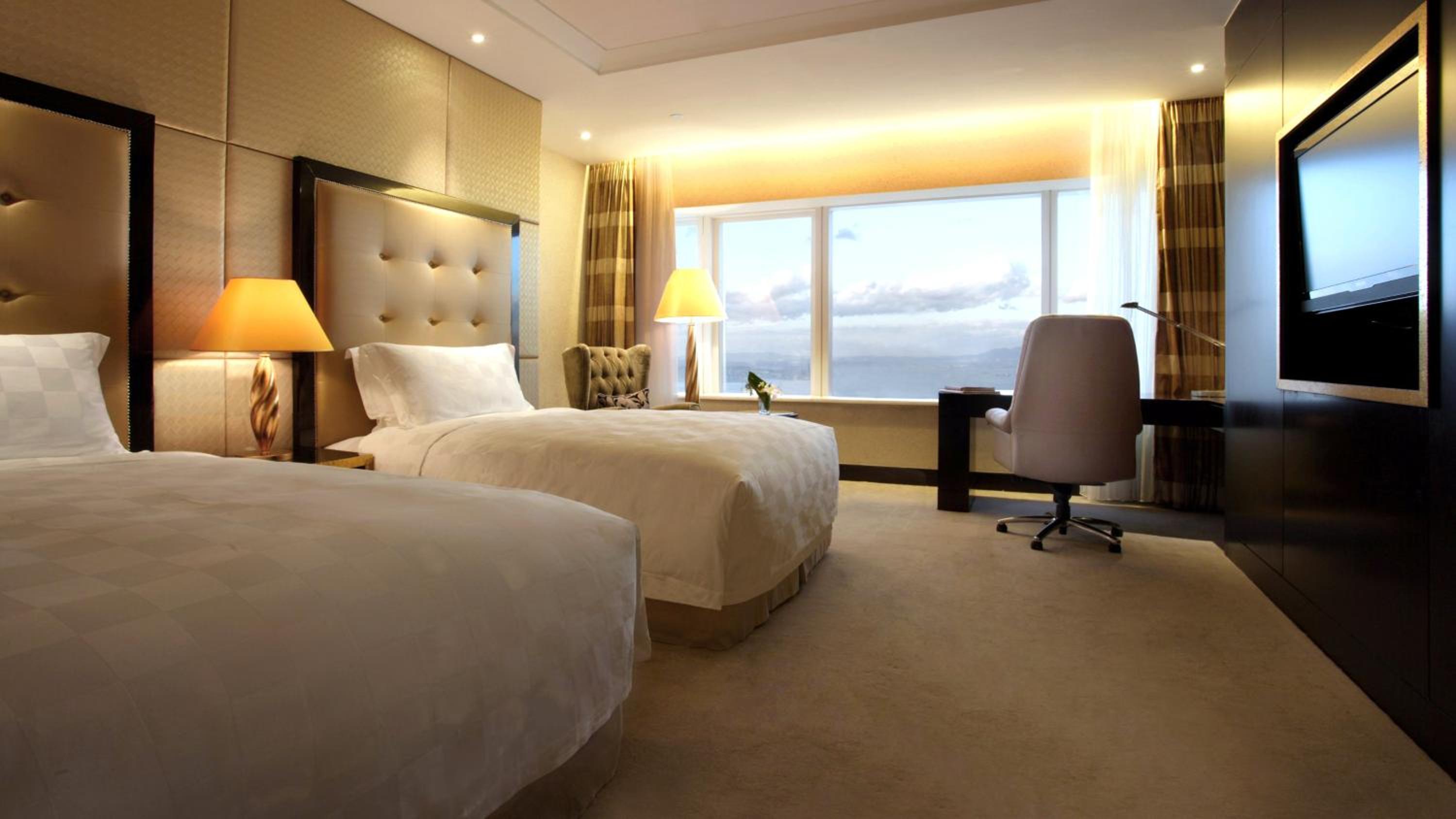 Classic Double Room with Two Double Beds - High Floor - Photo 8