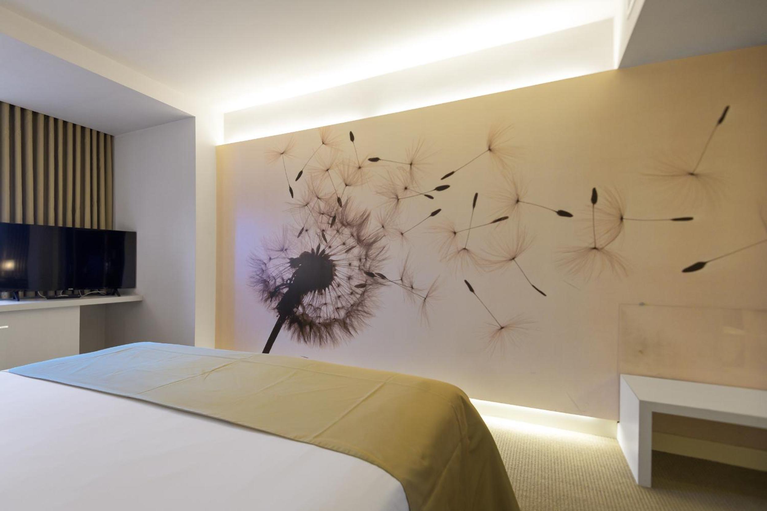 King Room - Non-Smoking - Photo 10