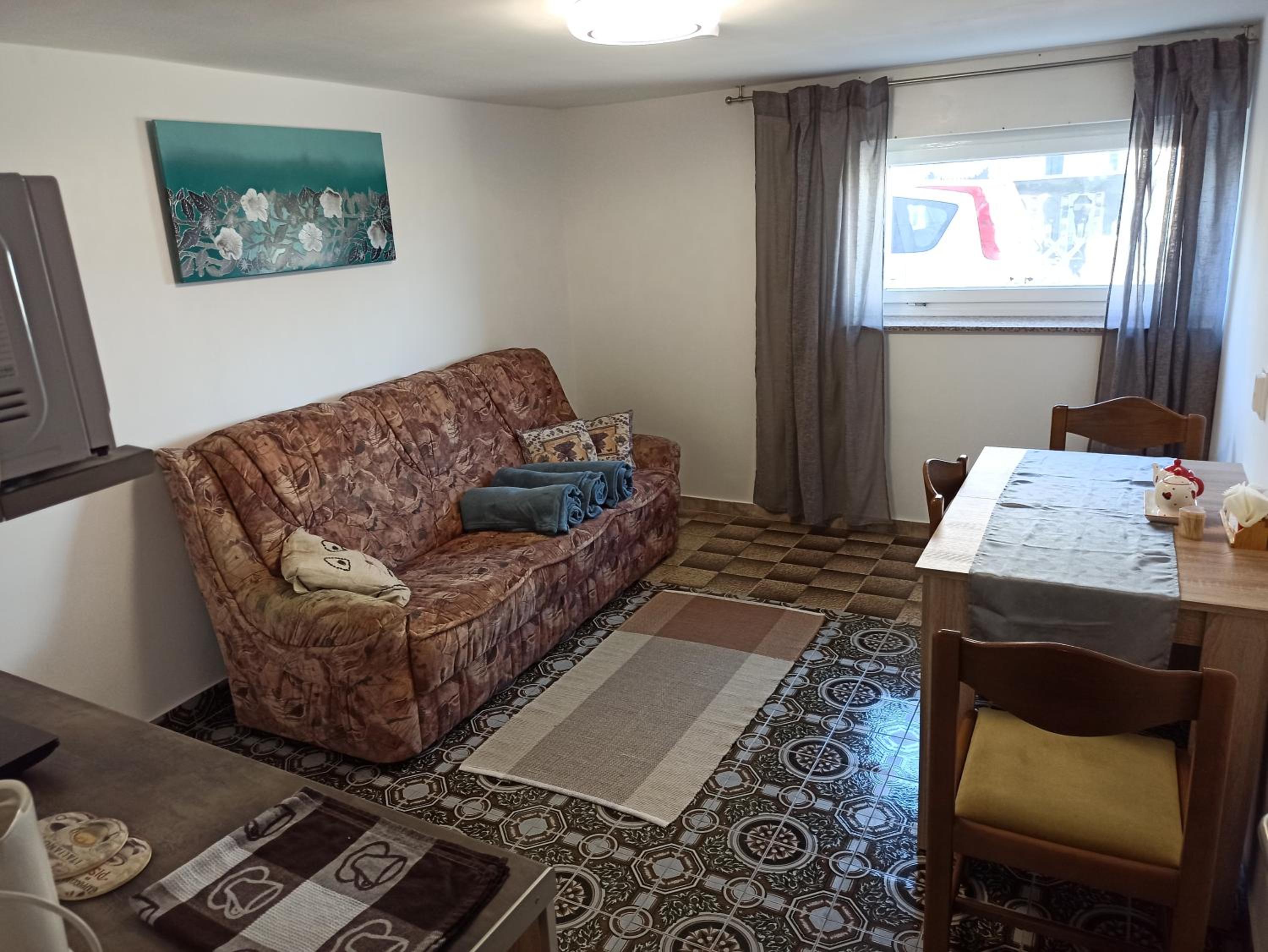 One-Bedroom Apartment photo 1