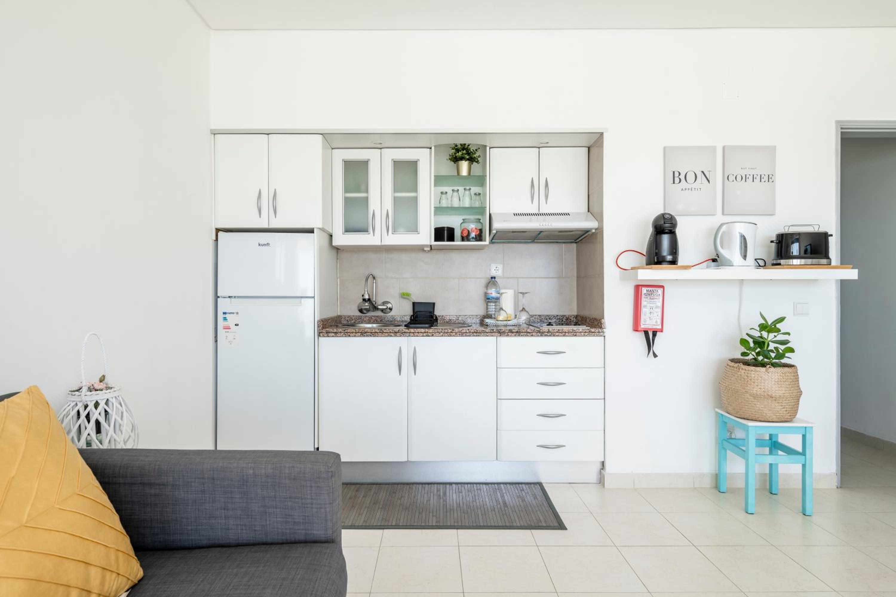 One-Bedroom Apartment photo 2