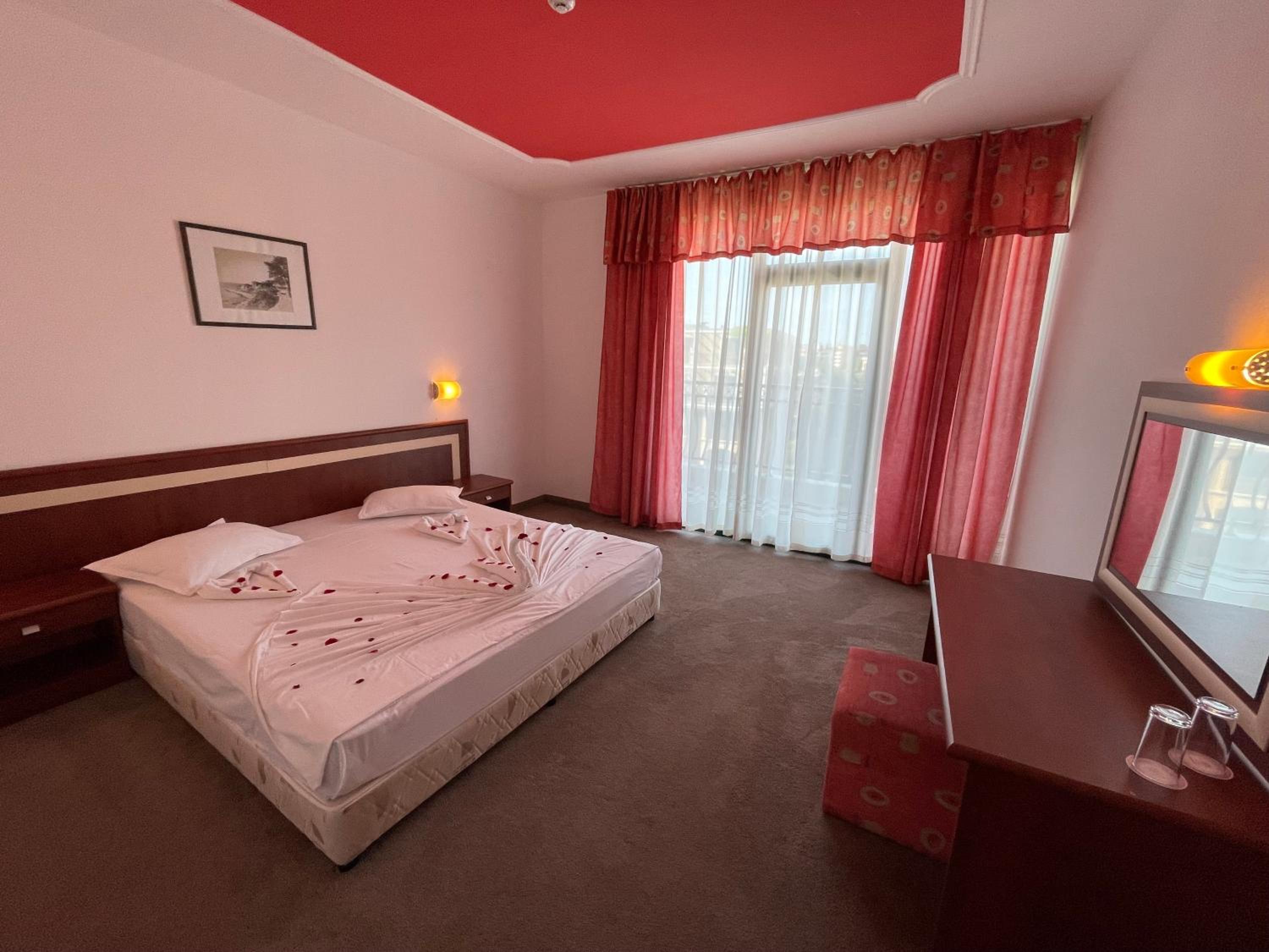 Apartment with Balcony (2 Adults + 2 Children) photo 2