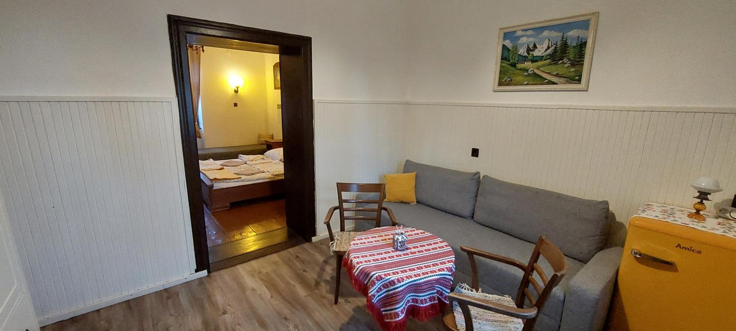 Family Room with Private Bathroom photo 3