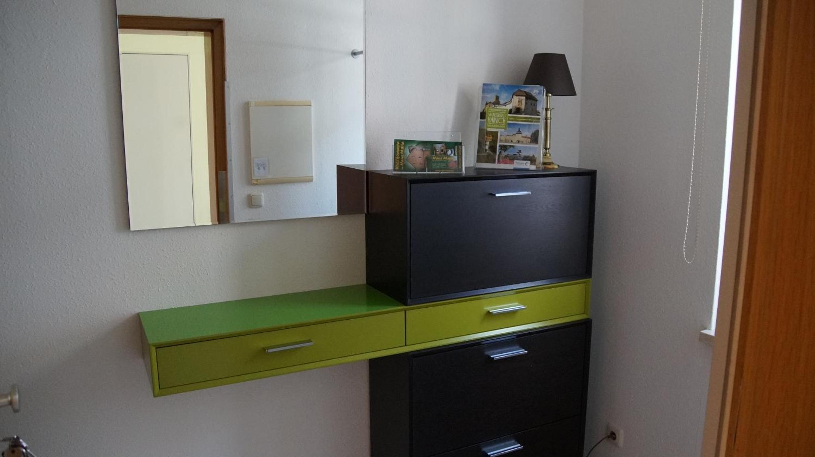 Twin Room with Private Bathroom - Photo 10
