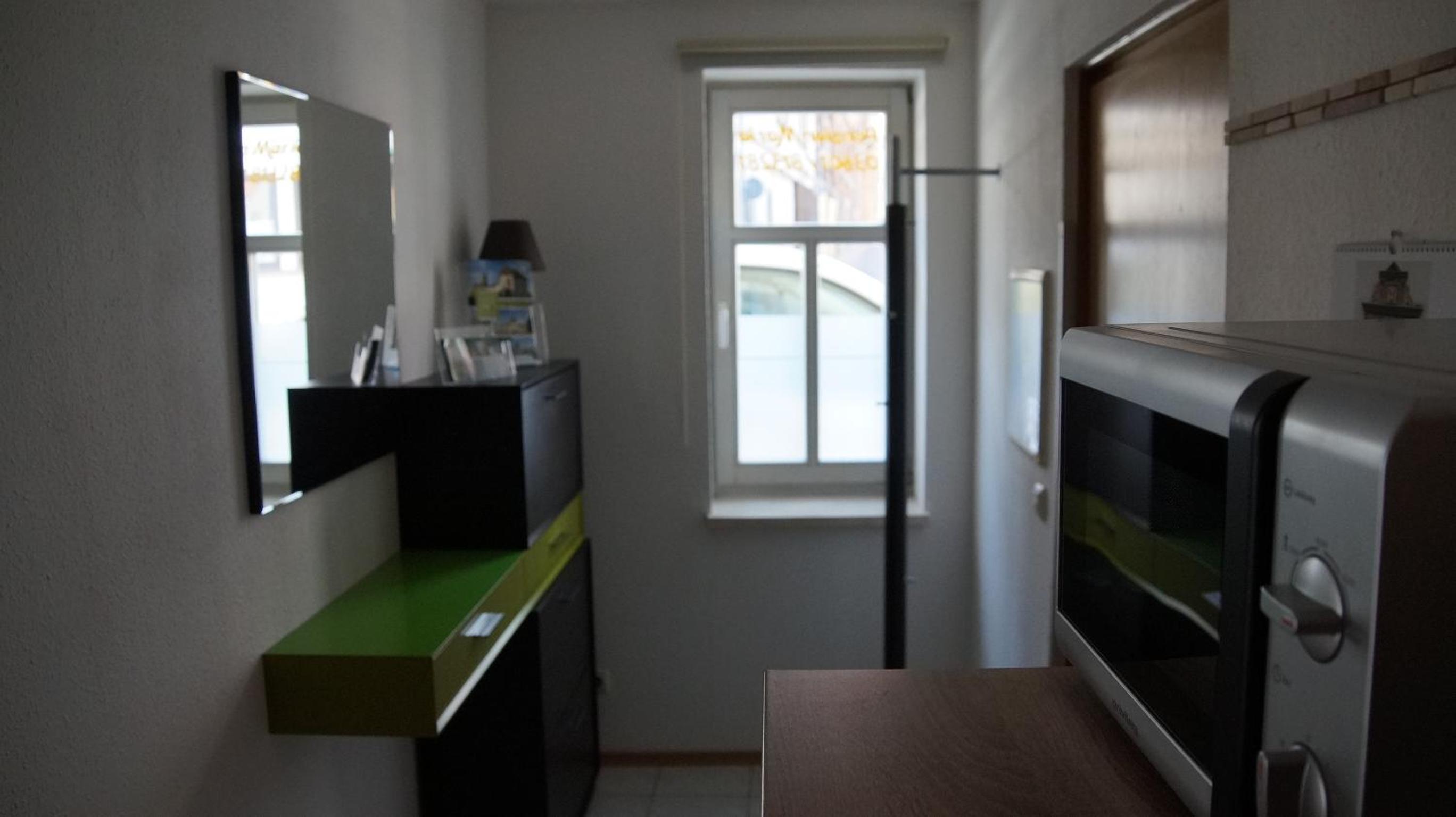 Twin Room with Private Bathroom - Photo 9