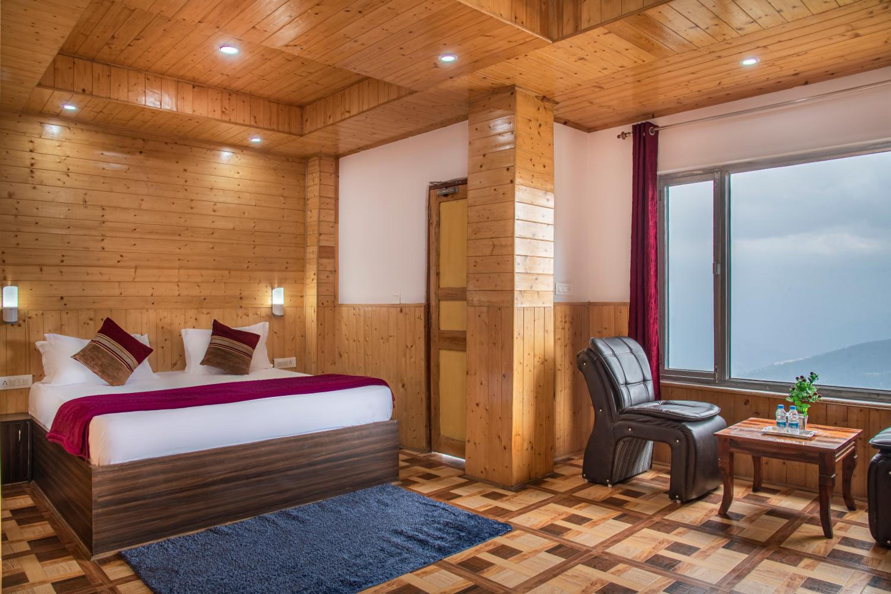 Deluxe Double Room with Balcony photo 1