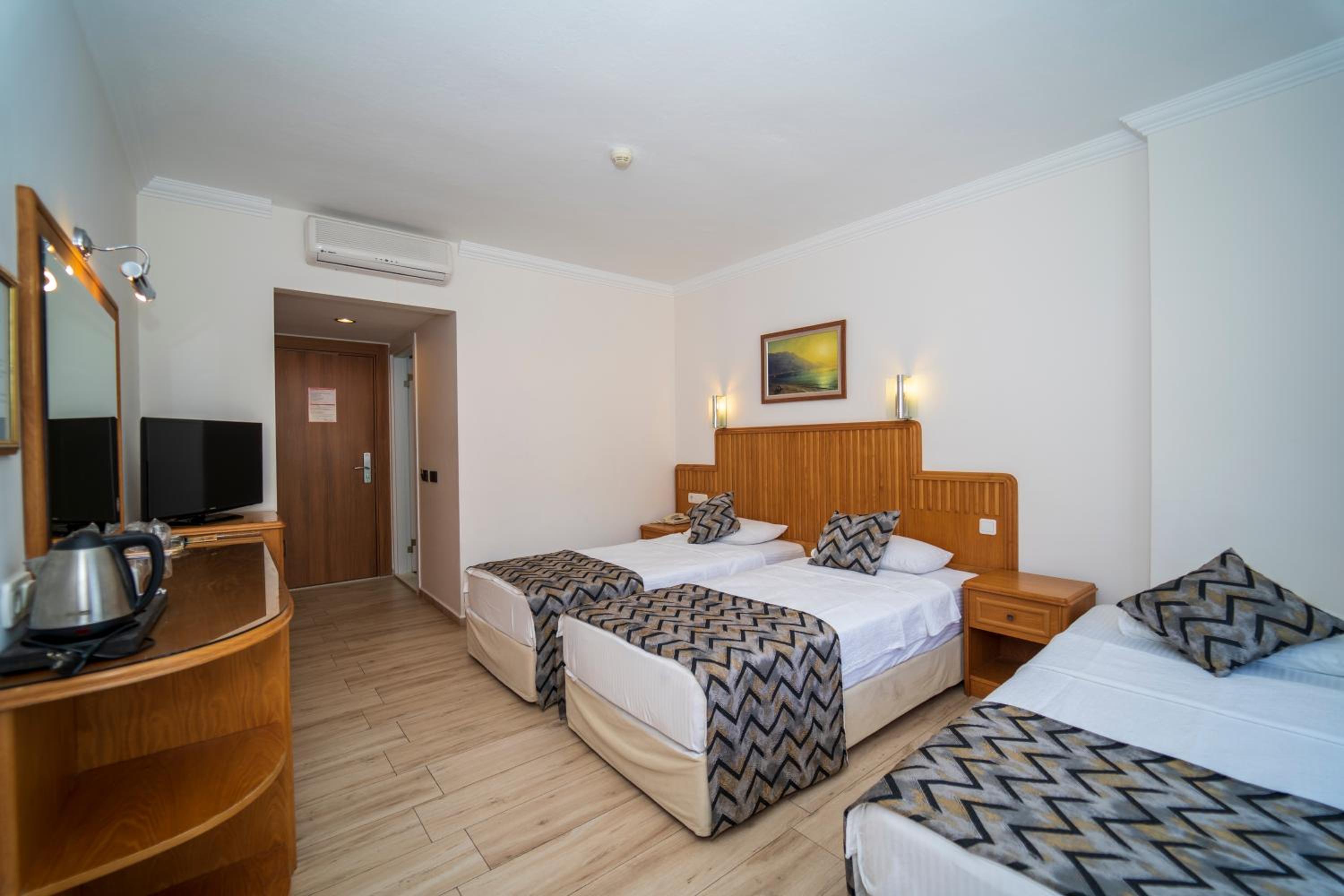 Deluxe Triple Room photo 1