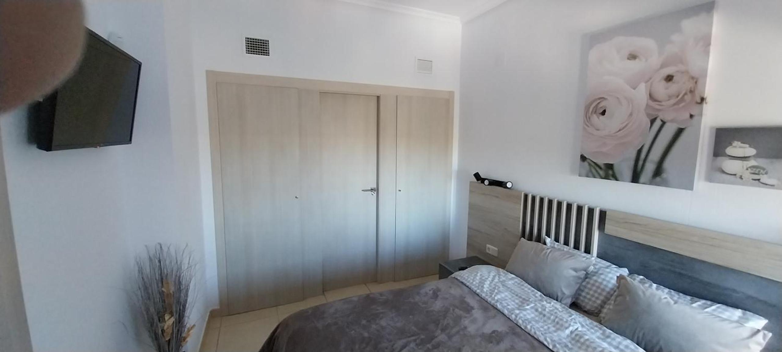One-Bedroom Apartment photo 3