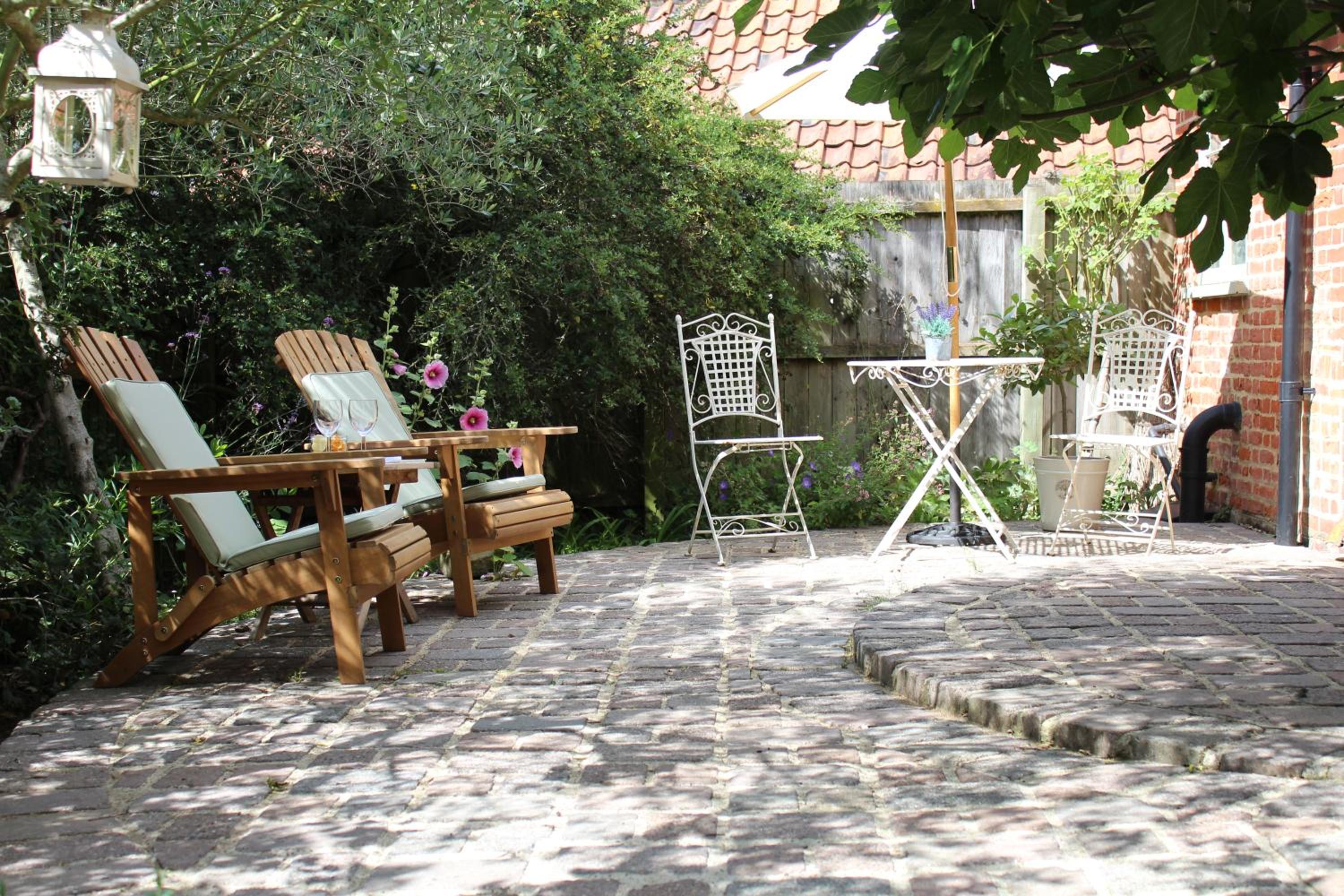Detached Cottage with Garden  photo 2