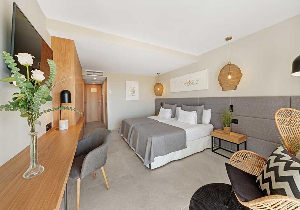 Superior Double or Twin Room with Sea View - Photo 2