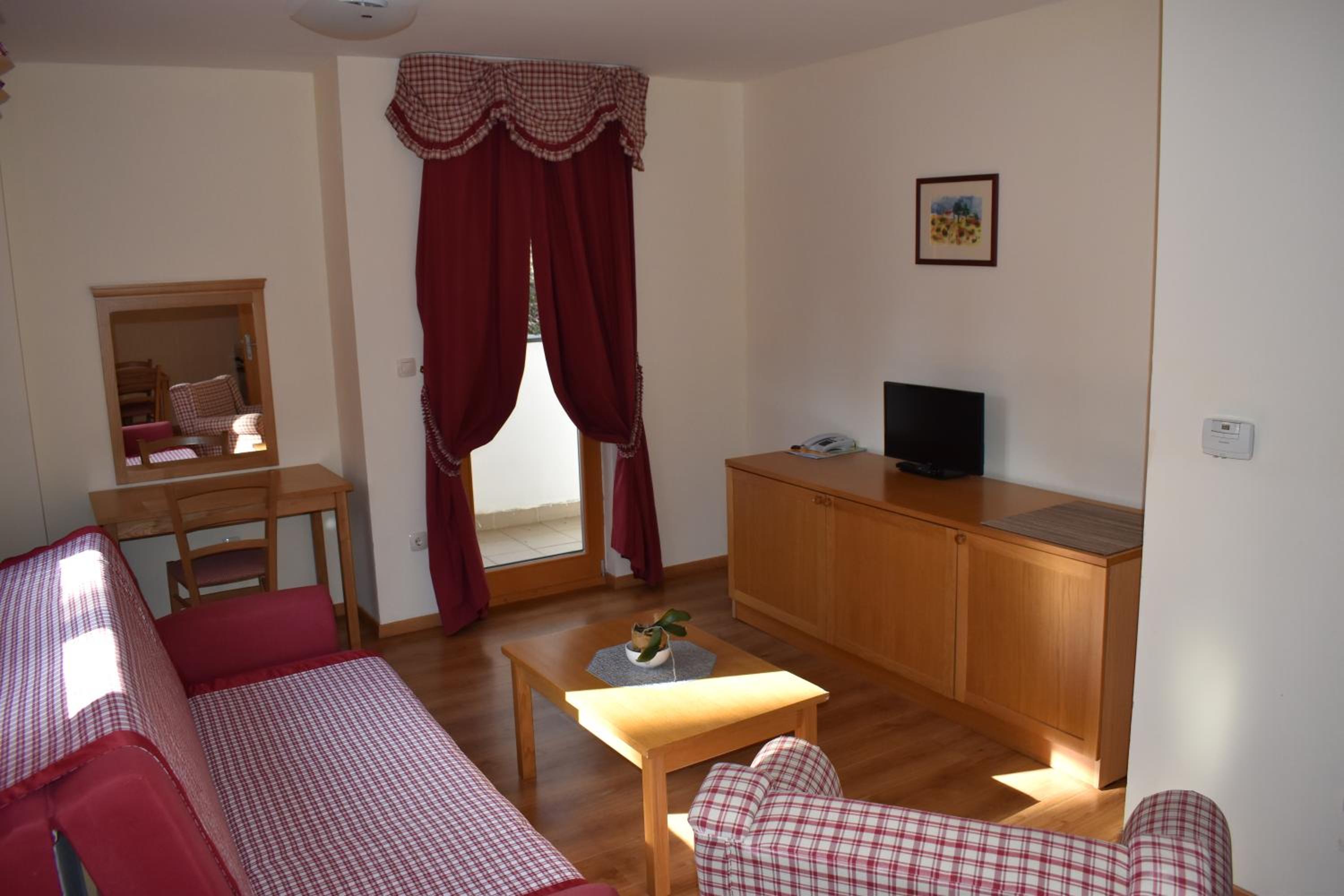 One-Bedroom Apartment with Twin Bed and Balcony