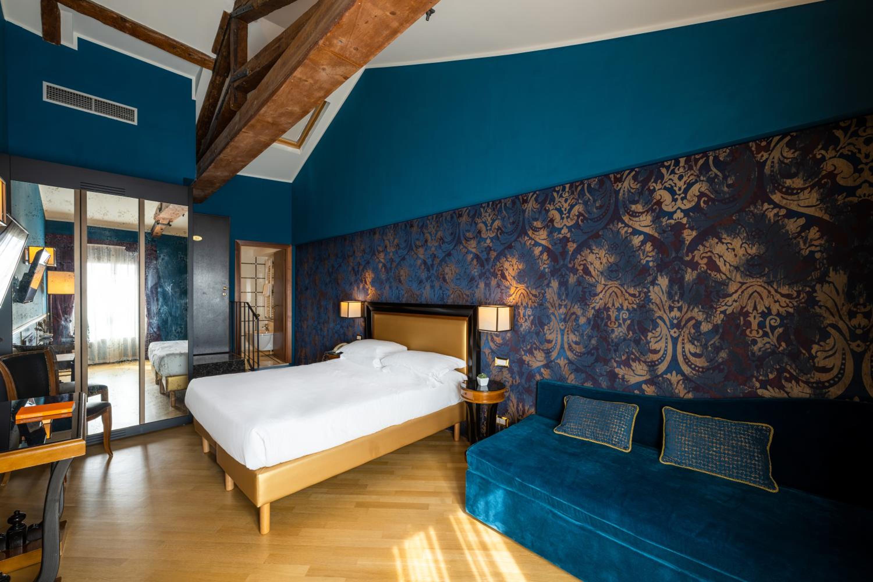 Deluxe Double Room with Lagoon View