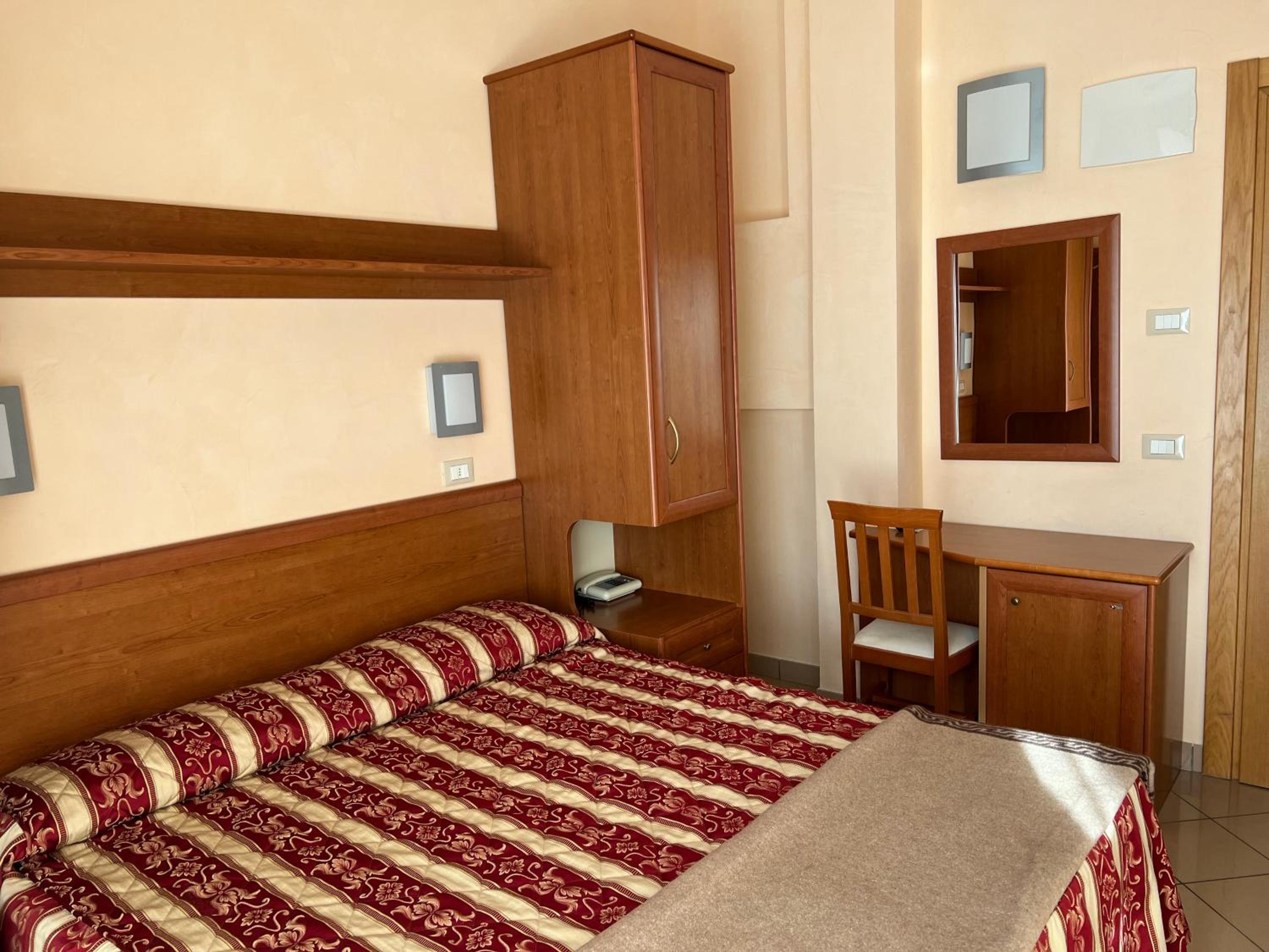 Deluxe Double Room with Balcony and Sea View - Photo 2