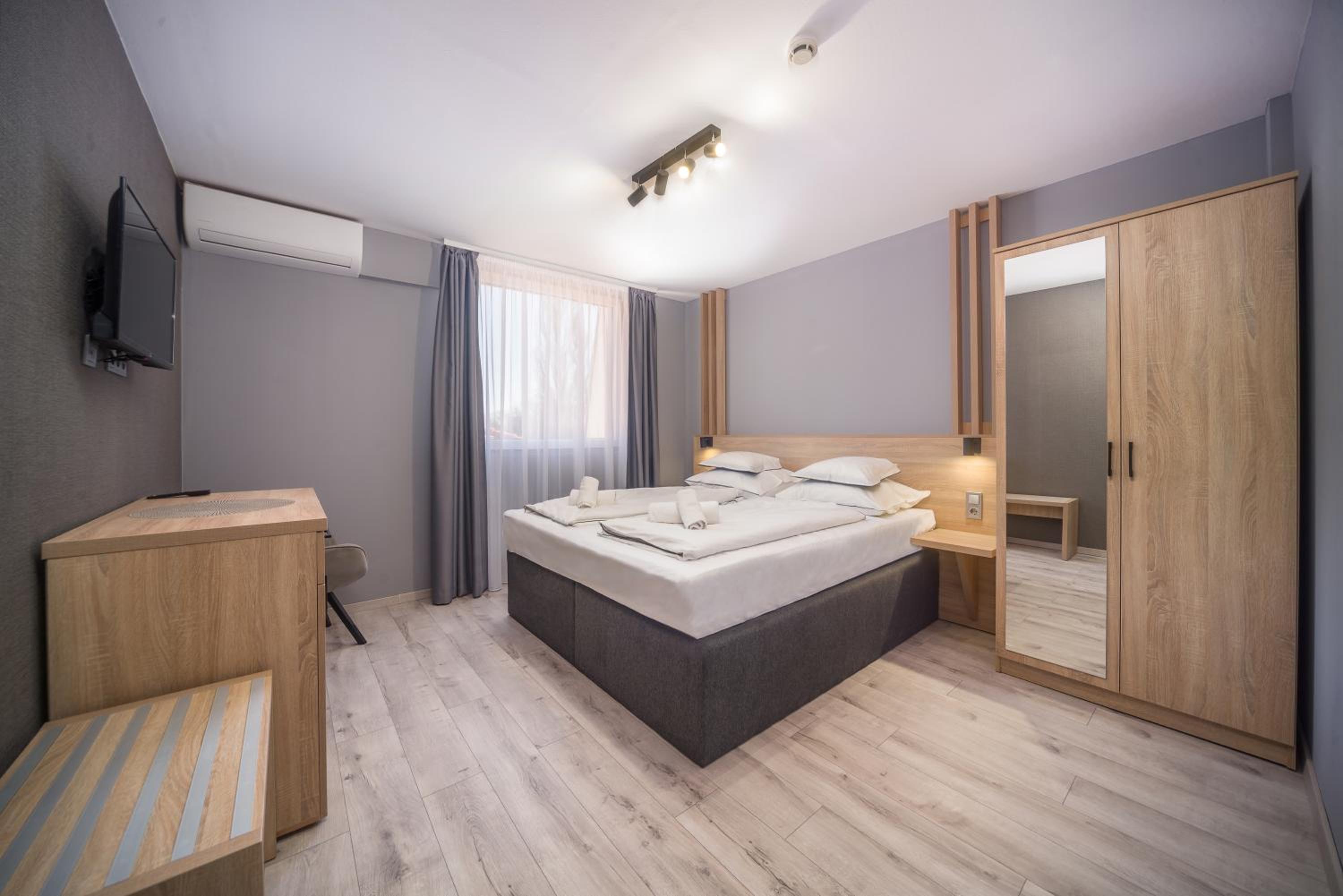 Double Room - Photo 2